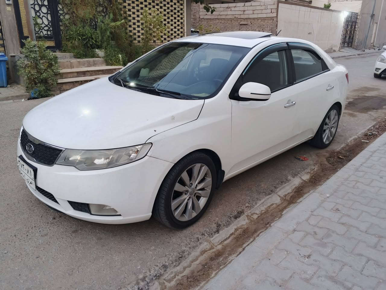 سيراتو موديل 12 بيه فقط قطعه مكان السياره نجف السعر 105وبيها مجال تبريد ثلج سياره جاهزه كير ومحرك مكفولات ***********رقم الهاتف
