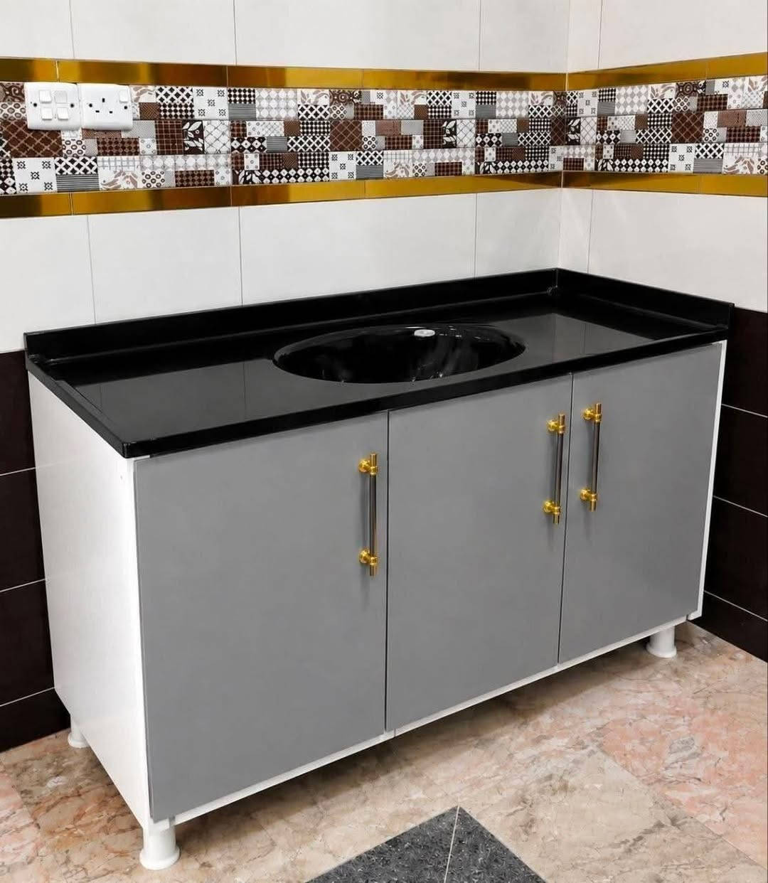 كاونتر جديد 100٪ مترين ثلاث قطع سعره 275 خشب MDF تركي على اول تم ابيعه الشراي يراسلنى واتساب ***********
