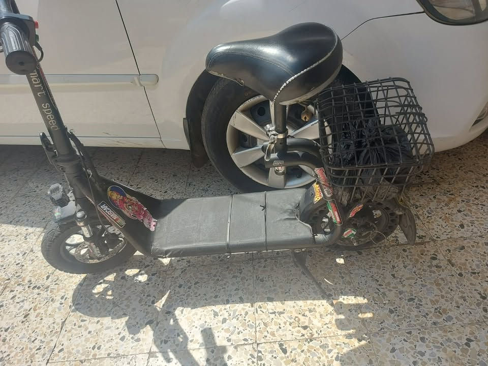 سلام وعليكم
سكوتر شحن للبيع 
+ السرعه 3 نمرات 
السكوتر  نضيف كلشي ما بيها 
‎السعر 200بي مجال  
***********
***********
