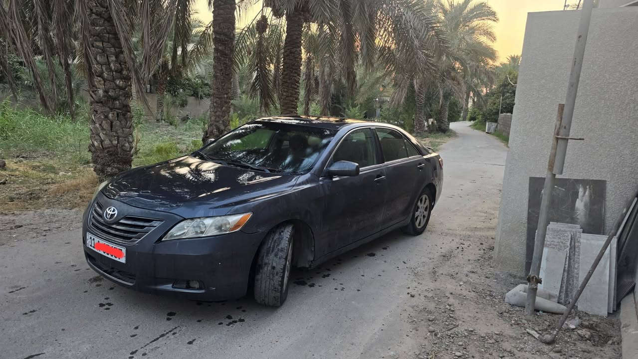 السلام عليكم 
كامري 2007 وارد أمريكي 
صبغ حزام وبي جراد
محرك بي تنقيص قليل
4 سلندر 
لايت لد
65 وبيها مجال
***********
