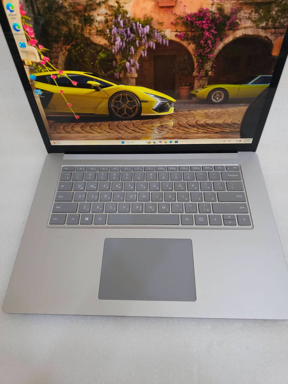 ✨ أناقة الـSurface… وحالة بطارية استثنائية.

🔥 Microsoft Surface Laptop 3

• 🧠 Core i7 – الجيل 10
• 💾 RAM 16GB
• 🚀 SSD 256GB
• 🔋 البطارية بحالة ممتازة جدًا — دورتان شحن فقط، يعني استخدام قليل جدًا للبطارية

💻 مناسب للدراسة والجامعة
📊 العمل والبرامج المكتبية
🌐 التصفح وتعدد المهام
💻 البرمجة
📂 الاستخدام اليومي والملفات

🤍 جهاز أنيق وعملي من سلسلة Surface، بمواصفات مرتبة وحالة بطارية مميزة جدًا.

💎 Surface Laptop 3 — اختيار أنيق، عملي، وحالته تحچي عن نفسه.

🔥 **Core i7 | RAM 16GB | SSD 256GB | بطارية بدورتين شحن فقط**

💰 سعر منافس!
🚚 توصيل لجميع محافظات العراق
🛡️ ضمان 10 أيام
📩 للاستفسار راسلونا خاص أو واتساب على ***********
