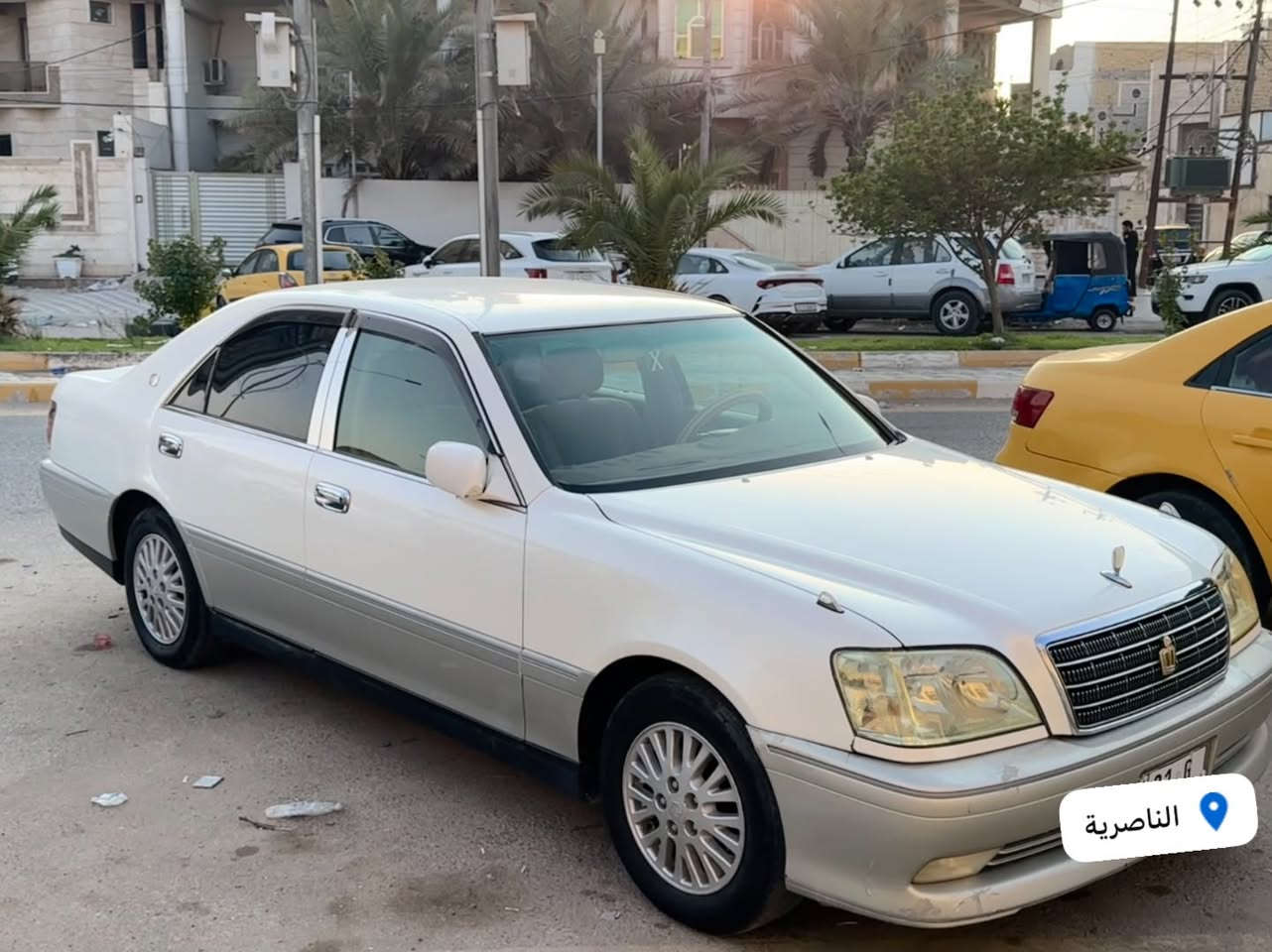 ( الملكة) موديل 2002 فل كامل
المحرك: مكينة دي فور الكبيرة (4.5 لتر - 6 سلندر)، عزم وقوة ما شاء الله (كصته قماره) السيارة حلوة ونضيفة
 دبلات كاملة (ثلاث دكم / ديف لوك وأنظمة الدفع الرباعي).
 التبريد: ثلج 
الكراسي كهربائية بالكامل.
 الستيرن كهربائي.
 المرايات الجانبية كهربائية.
بردة خلفيّة متحركة 
السيارة ماشية 130,00
السعر 37
السيارة ارقام وسنوية 
***********

نص مكتوب في الصور:
- الناصرية
- ٧:٣٩ م
- ٧:٤٠ م