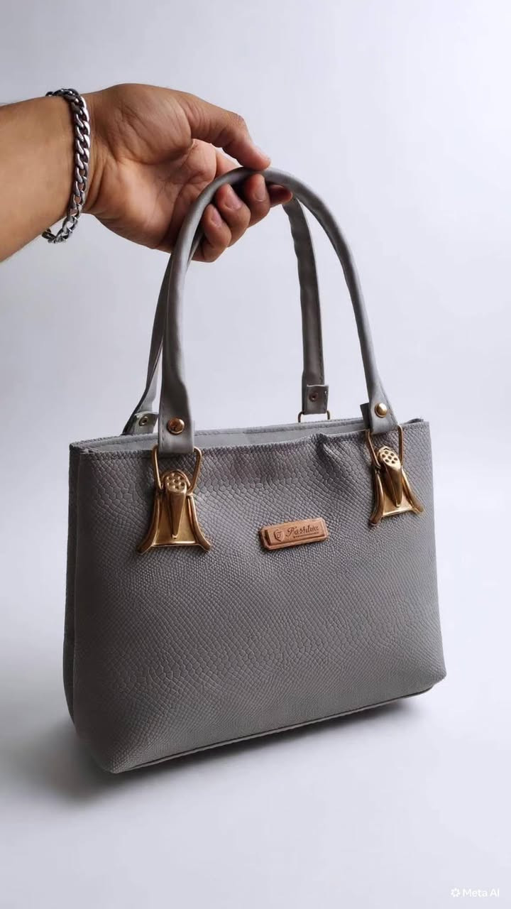 👜✨ جنط حجم كبير ووسط.. أناقة وعملية بنفس الوقت!
موديلات تخبل وتناسب كل طلعة 🤎
الحجم الكبير يشيل كل أغراضج، والوسط عملي وخفيف للاستخدام اليومي 😍

🔥 اختاري الموديل اللي يعجبج وخلي طلّتج غير!

جنط مرتبة، أنيقة، وتستاهل تكون ضمن ستايلج 🤍

نص مكتوب في الصور:
- Meta AI
