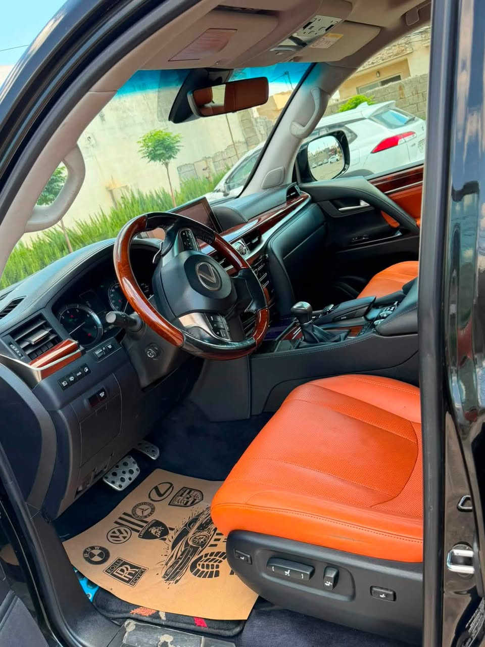 السلام عليكم
Lexus LX 570 super sport بريم فول مواصفات 
موديل 2018
ماشية 93000 الف حقيقي 
بيها دعامية الخلفية صبغ + PDR صغير بل صندوق الباقي مكفول كير و مكينه بشرط 
مكان سياره اربيل عنكاوا 
رقم موبايل *********** 
سعر 63,000$ بيها مجال
