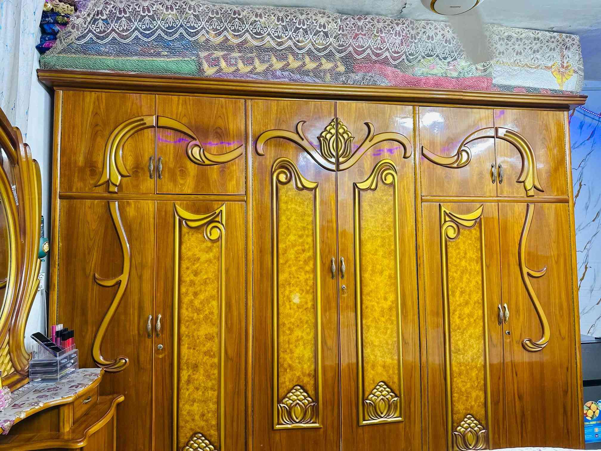 السلام عليكم عندي غراض للبيع كرويتان اثنين ١٠٠وتخت ويا دوشك وجربايه ١٠٠وغرفه أخشاب صاج الثقيل  وبعد زاويه ويا الغرفه ماعندي صوره ٦٥٠وكل غراض بيهن مجال مكان الدوره *********** بي واساب

نص مكتوب في الصور:
- انسخ الرابط شارك ذكرياتك. Zainab Mohammed إضافة عدسة Lens إرسال إلى القصص
- انسخ الرابط شارك ذكرياتك. Zainab Mohammed إضافة عدسة Lens القصص إرسال إلى