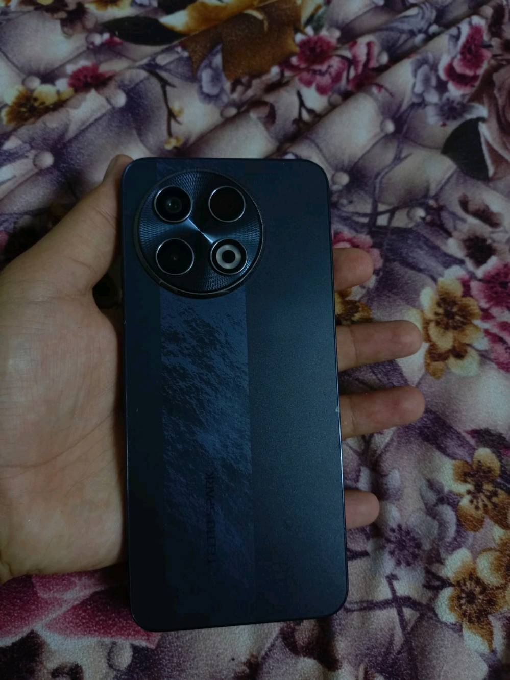 تكنو سبارك 30 برو 
Tecno Spark 30 Pro للبيع 

معالج Helio G100
شاشة AMOLED 120Hz
رام 16GB
ذاكرة 256GB
كاميرا 108MP
بطارية 5000mAh
شحن 33W
بصمة تحت الشاشة
السعر 200 وبي مجال 

بغداد/ بوب الشام
الجهاز بعده جديد لو مستخدم؟ وشكد مدة الاستخدام تقريباً، وبيه أي كسر/خدش/فطريات بالشاشة أو الظهر؟: 
الجهاز نظيف حيل بدون اي كسر وكلشي منبدل بي
الجهاز مفتوح على كل الشبكات لو مربوط على شركة/سيم لوك؟: 
الجهاز سليم ما مفتوح دبل سيم كارت
شنو المتوفر ويا الجهاز: علبة، شاحن، سلك، جراب أو فاتورة/ضمان؟: 
كارتونه وشاحنه وسماعة