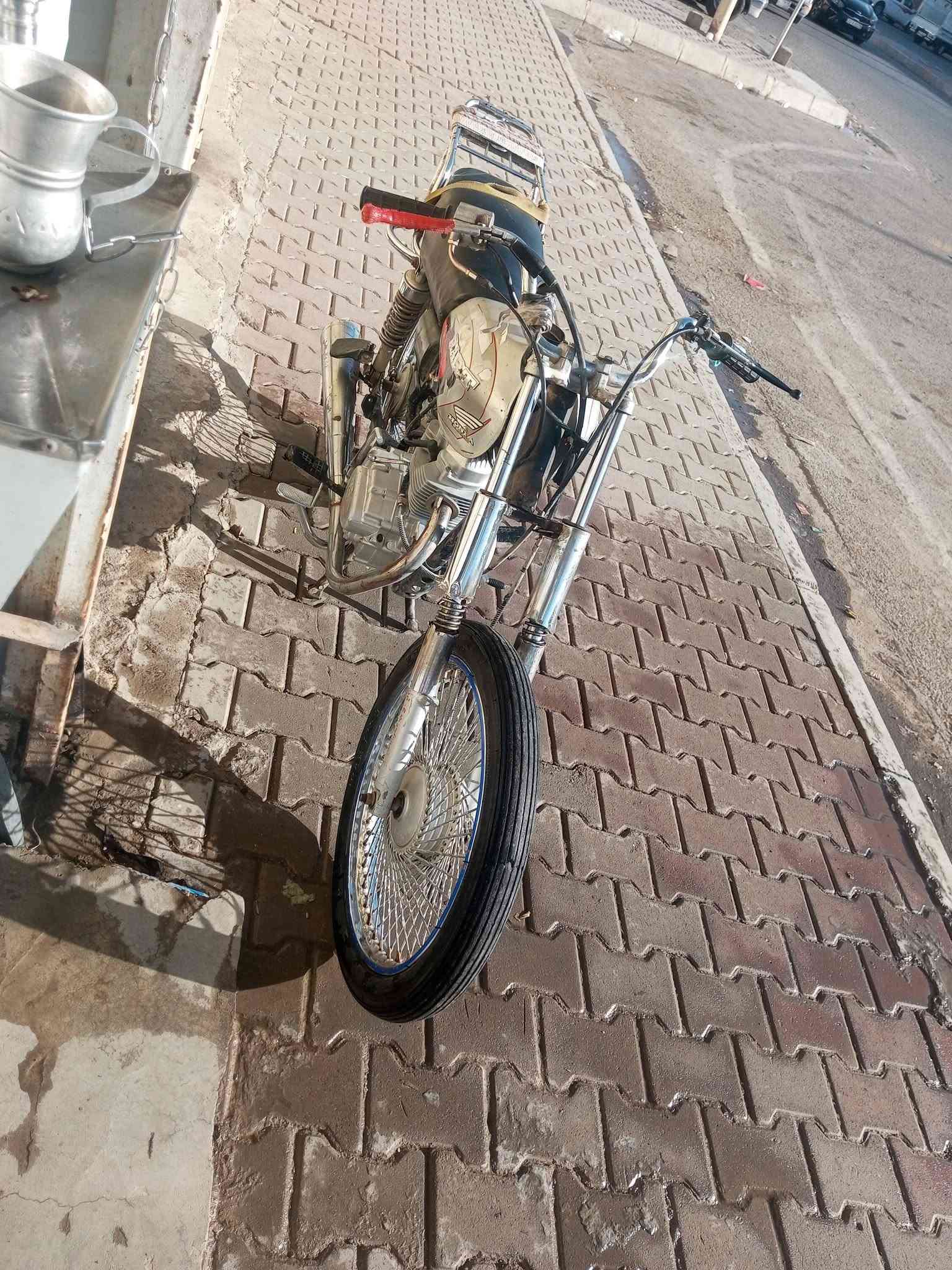 بسم الله يوجد موطور للبيع سعر 200 وبيه مجال للاستفساراتصل ***********
