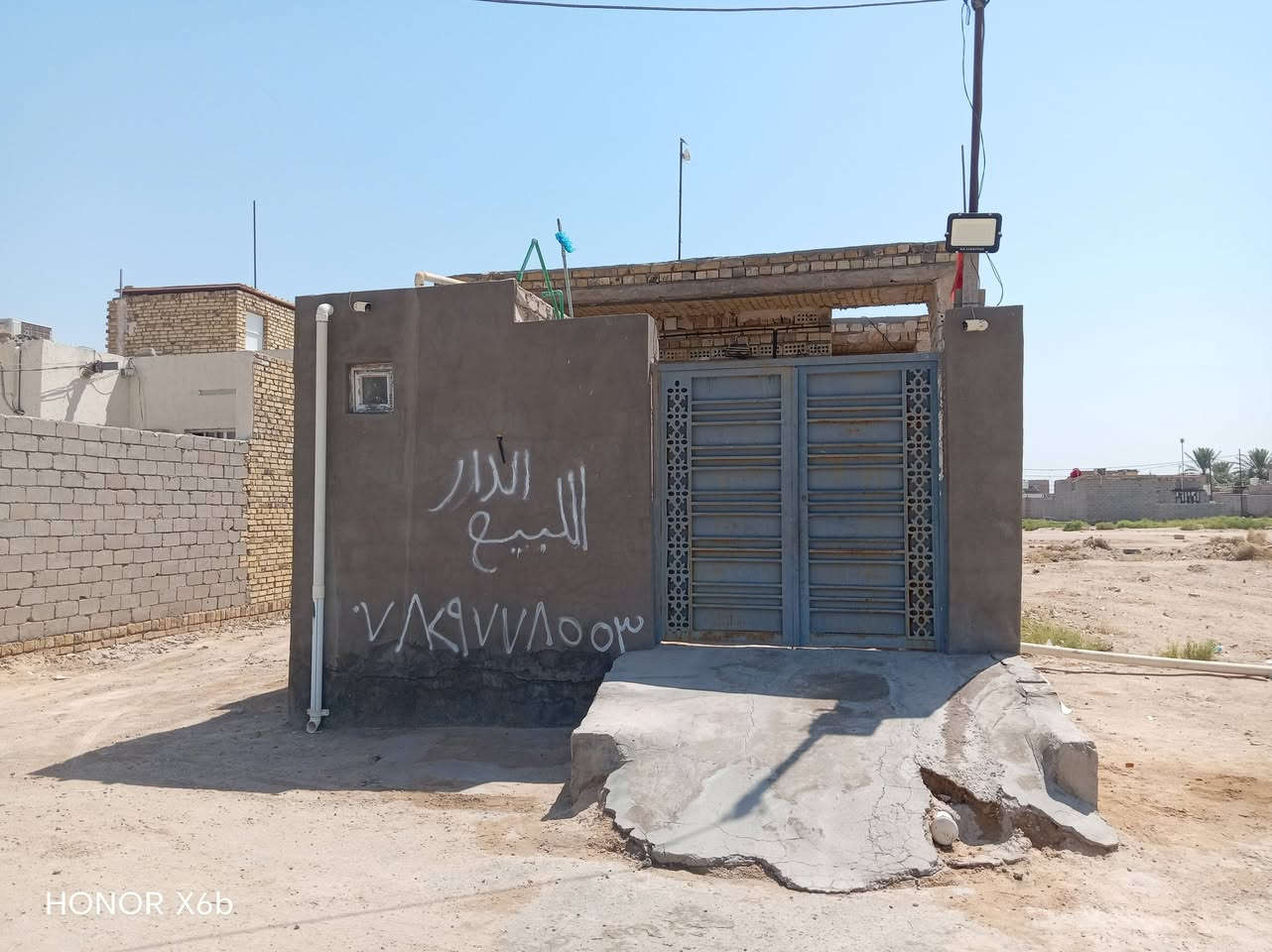 سلام عليكم بيت البيع مساحه 100نزال 25 البيت عوزه تلحيضات بسطه زراعي سند 25 طريق يا حسين متوفره  كل الخدمات ما كهرباء ومدارس تبليط سعر خاص الشري يتضل وبي خير ويدلل بيع مستعجل رقم الهاتف *********** الرقم بي وتساب وبي نتصال
