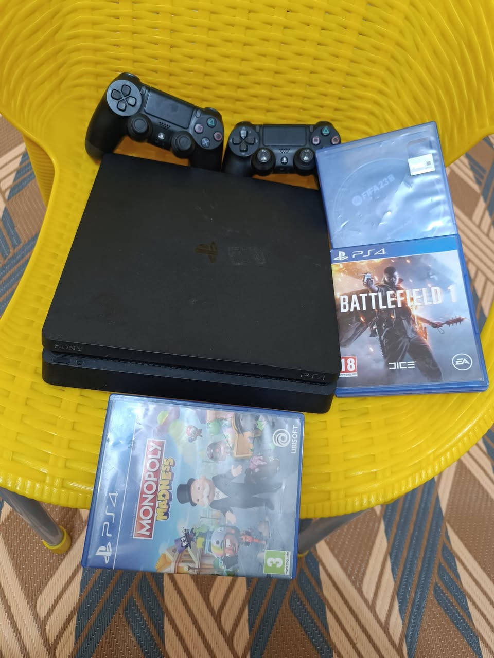 سلام عليكم
بلي 4 سلم 
ذاكرة 512
نظام الجهاز 13.02 
اقراص 4 
Battlefield 1
FIFA 21
GTA 5 
Manpoli زوجي
سعرة 235 وبي مجال 
مكاني كربلاء 
رقمي ***********
