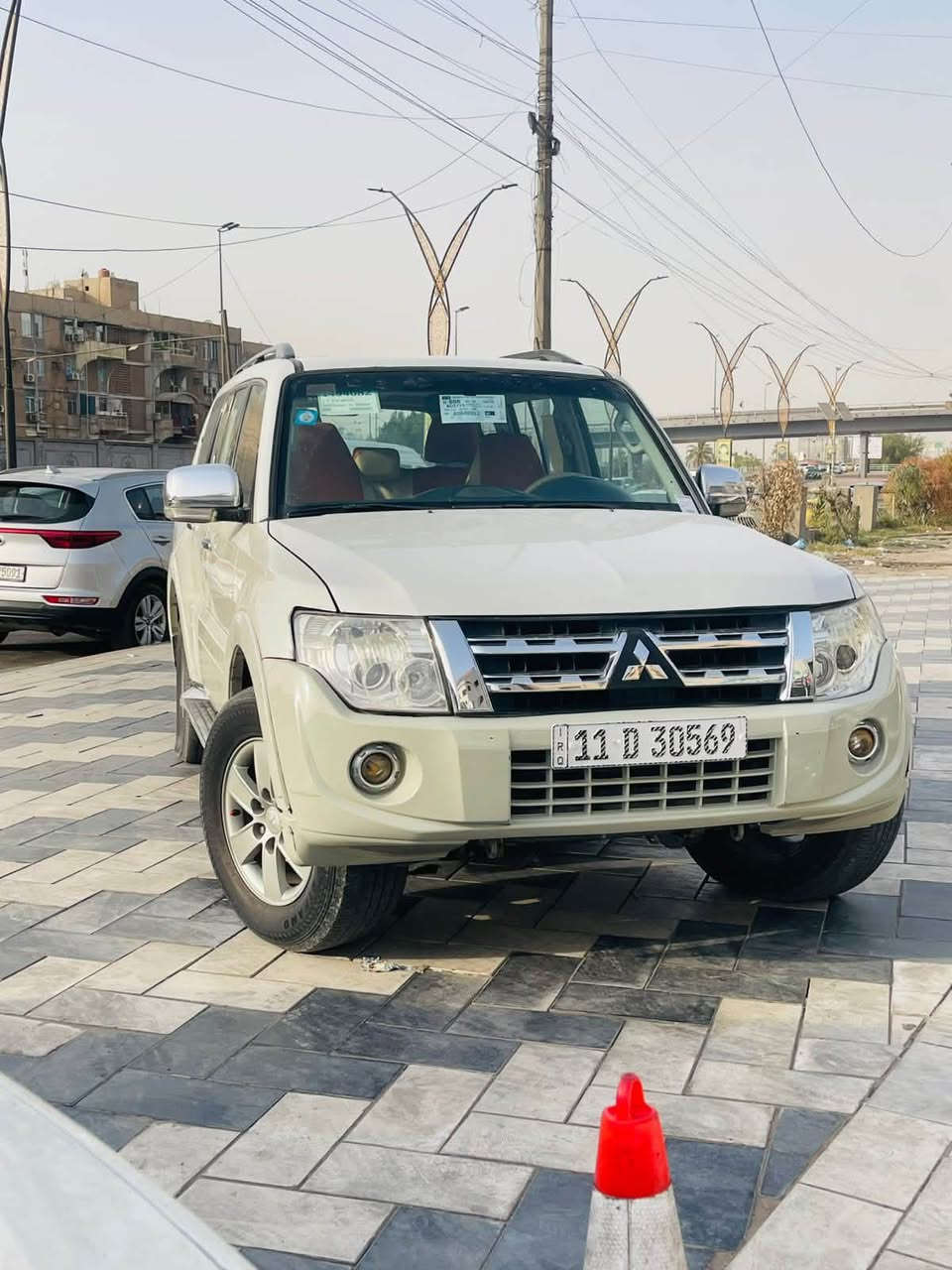 للبيع باجيرو حبتور فول مواصفات رقم بغداد نكليزي بسمي كير محرك مكفولات تخم تاير تبريد ثلج سياره جاهزه من كلشي بدون حادث 3 قطع صبغ فقط بدون دواخل السعر 95 وبيه مجال مكاني بغداد رقم ***********
