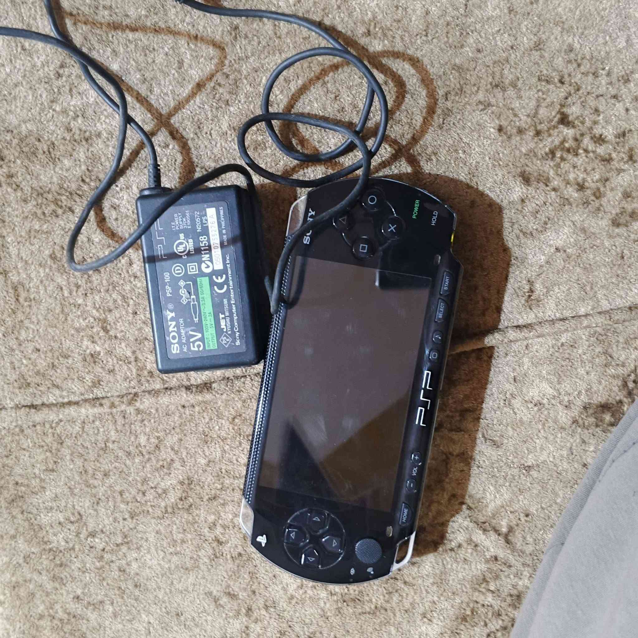 PSP • نضيف • شاحن اصلي