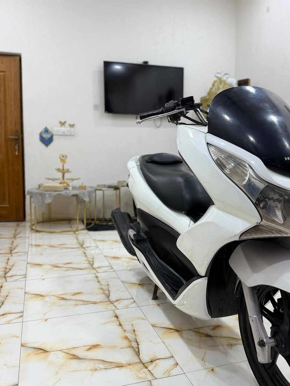 سلام عليكم  دراجه pcx جيل لاول اللبيع ماشيه 25 الف حقيقي  دراجه شلعه معدل خير من الله  كهرباءيات  كلهه  شغاله دراجه جديده بلاديه  اي نقص مابيهه دراجه مكفوله كفاله عامه الدراجه مال رمبه المكان بغداد الدوره السعر مليون 300 وبيهه مجال رقم ***********

