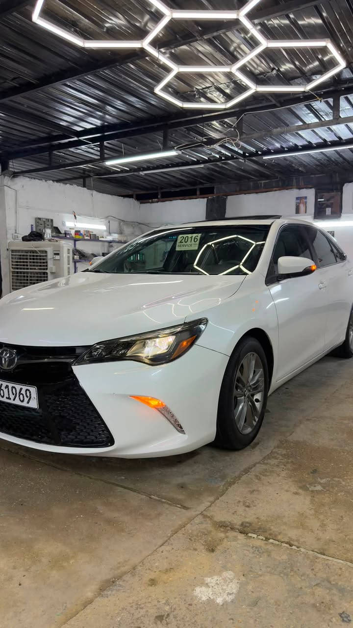 السلام عليكم 
كامري 2016
خليجي 
لمتدد فول مواصفات
فتحه سقف
بصمه تشغيل بصمه ابواب
زينون اصلي
تدفئه مقاعد
مقاعد كهرباء 
داخل لونين 
شفتات ستيرن
وبيه هواي مواصفات
5 ويل كب
كتلوكات شركه بعده بيه
بيه صبغ اثر تكشير
بدون طخه او حادث
وبيه سونار بالمنشور
رقم بغداد شرط تحويل
ماشيه 280 الف كيلو متر
محرك كير شرط الفحص
رقم بغداد الجديد شرط تحويل
سياره نظيفه ومناقصه شي
مكان سياره الانبار حديثة
سعر 150 ورقه وبيه مجال
***********
