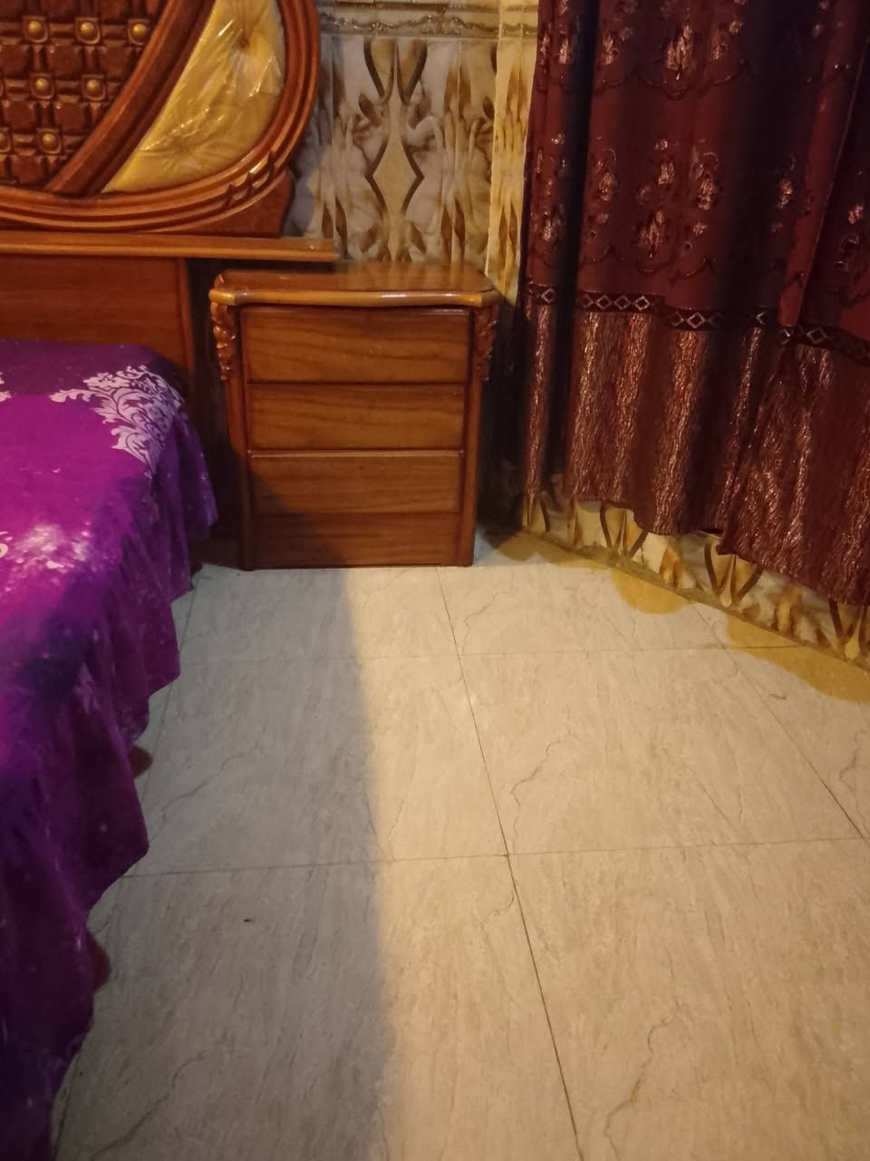 سلام عليكم اني غرفه اخشاب للبيع فقط نواعم غرفة نوم بدون كنتور تواصل عبر هذا الرقم *********** واتساب
