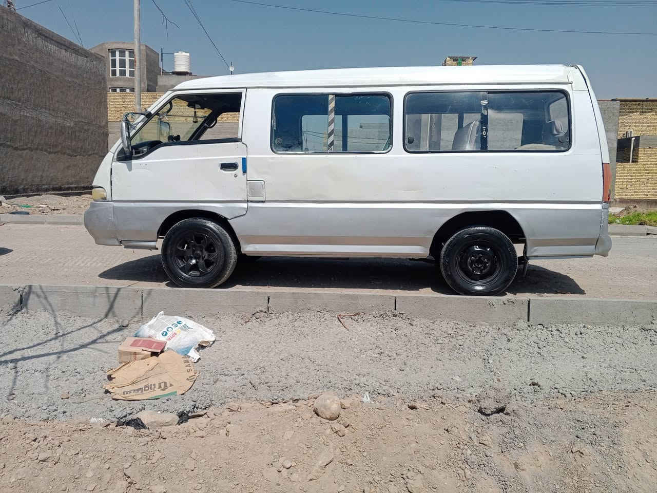 سلام عليكم كيه هونداي موديل ٩٥ سياره حلوه وجاهز لشغل مكينه ونجي كير اكسن خير من الله بور راعيه ما اندله اتكفل سرقه وعشاعر فقط مكان واسط السعر ١٧ وبيها مجال بسيط كلش حك الجيه ***********
