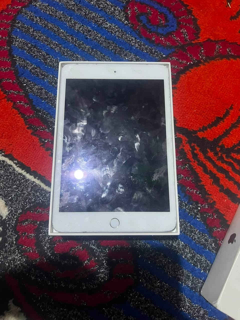 ايباد ميني ٥ قافل ايكلود ينفتح ب ٢٥ الف كلشي ممبدل بيه مكفول بطاريه ٩٠. ذاكره ٦٤. سعر ٧٥ الف
