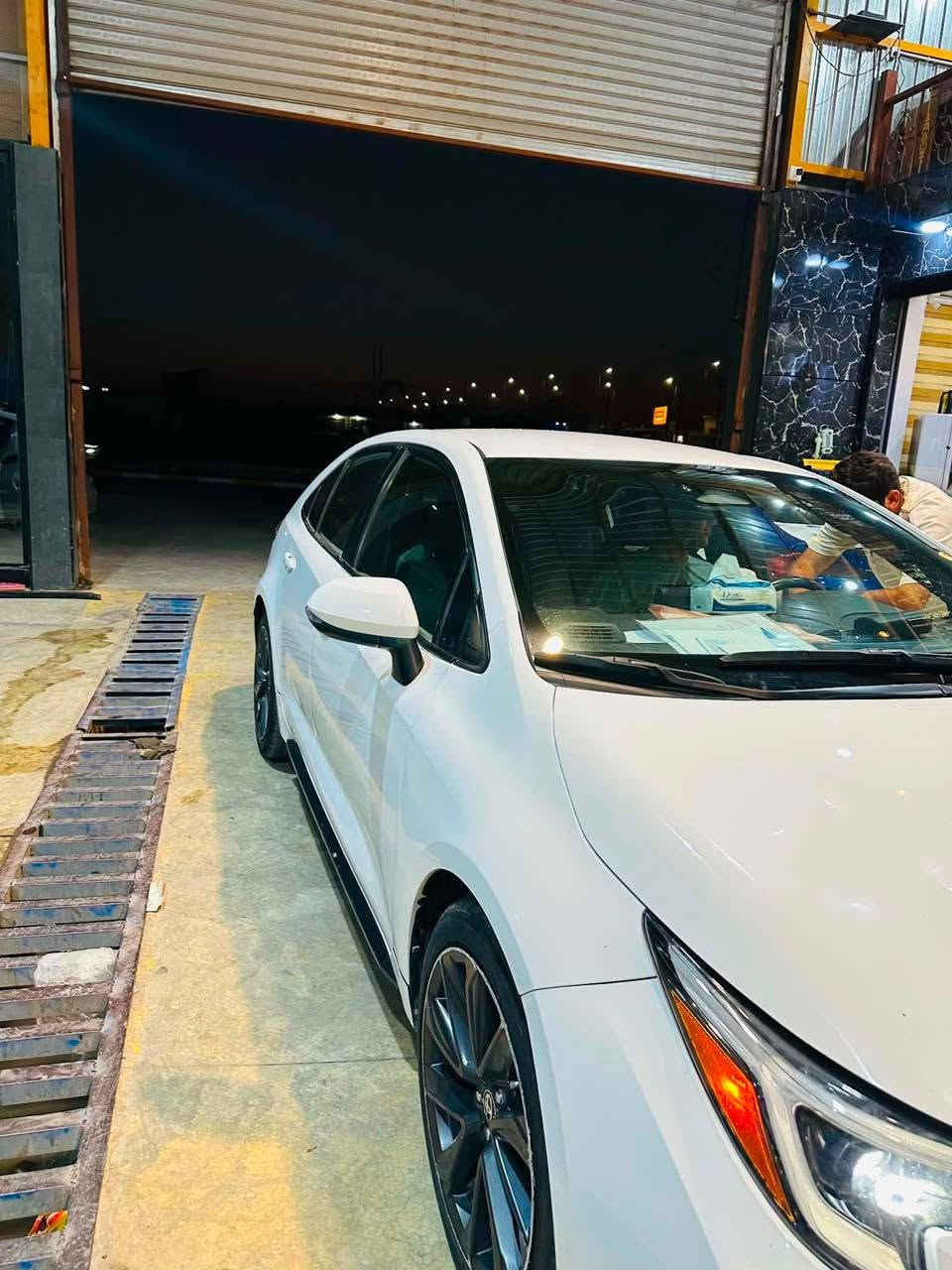 كورلا 2024 SE لون ابيض فول 1/1
السعر 124$ وبيها مجال 
تترقم جميع المحافظات 
تبريد كفالة 
حدادية صدر كفالة
كير + مكينة كفالة 
تشغيل بصمة + بصمة ابواب
شاشة كبيره + ابل كار بلي 
رادرات 360  امامي و بالمري الجانبية
ويل كروم 
دبل كزوز 
داخل لونين VIP 
فول تحكمات ستيرن
وباقي مواصفات الـ SE والضرر بل مزاد مرفق 

للأستفسار ***********
