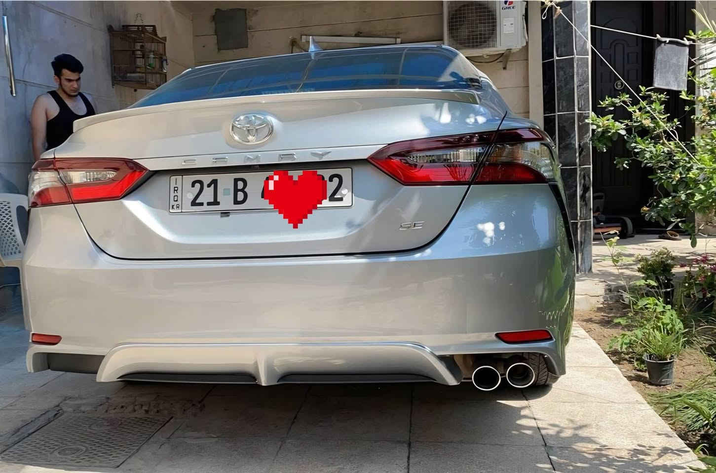للبيع ✅✅
تويوتا كامري SE موديل 2022
✨ لون فضي لامع
✨ ممشى37 ألف فقط
🔹 شاشة كبيرة
🔹 Apple CarPlay & Android Auto
🔹 خرائط وإنترنت
🔹 كاميرا 360 درجة
🔹 Auto Hold
🔹 مقود كهربائي
🔹 شفتات خلف المقود
🔹 إشارات بالمرايا الجانبية
🔹 مقاعد جلد أبيض vip كهرباء
🔹 دركسون جلد بخياطة مميزة
🔹 تحديد مسار
🔹 نظام مانع تصادم
🔹 رادار أمامي
🔹 ABS
🔹 نظام مانع انزلاق
🔹 أوضاع قيادة (Normal - Eco - Sport)
🔹 GPS
🔹 مصابيح زينون عدسات عالي وواطي
⚙️ محرك 2500cc مرغوب ومكفول مع ناقل الحركة
📌 الملاحظة: سياره بيها بارد بالبونيد والبراكيت مبدل وطخه بلباب على وضع امريكا  سياره بدون صبغ بدون فتح وتبديل 
سيارة نظيفة جداً وجاهزة للفحص. ممشى امريكا 31 الف يعني 6000 ماشيه بغداد فقط
السعر : 190$ وبيها مجال للشراي للاستفسار الاتصال ***********

نص مكتوب في الصور:
- خدوش صبغ سمكرة تبديل الملك لفحص السيارات الحديثة بالأجهزة الحديثة الكشف عن أضرار السيارات التي تشمل: صبغ - معجون - سمكرة - تبديل نخلي كامل مسؤوليتنا بعد انتهاء تسليم التقرير اسم الزبون محمود رقم اللوحة 46482 الماركة توسان رقم التقرير SK260925-7856 النوع كامري سنة الصنع 2022 التاريخ 25/09/2026 الجانب الأيمن يوجد سمكره في المكان المحدد يوجد ضرر في البدنه و البركيت و تبديل الأمامي الجانب الأيسر يوجد سمكره في المكان المحدد يوجد ضرر في البدنه و البركيت و تبديل الأمامي الجانب الأمامي الجانب الخلفي ضرر في الباب الامامي ضرر في الباب الأمامي الجانب العلوي الملاحظات يوجد خدوش رصعات وتكحيل في الأجزه السياره أسفل السياره ضرر عواج في الدوس يوجد نكراش في الأجزه السياره لم يتم فحص البراغي و الابلاستك الحسبة ساحة وهران *********** ***********