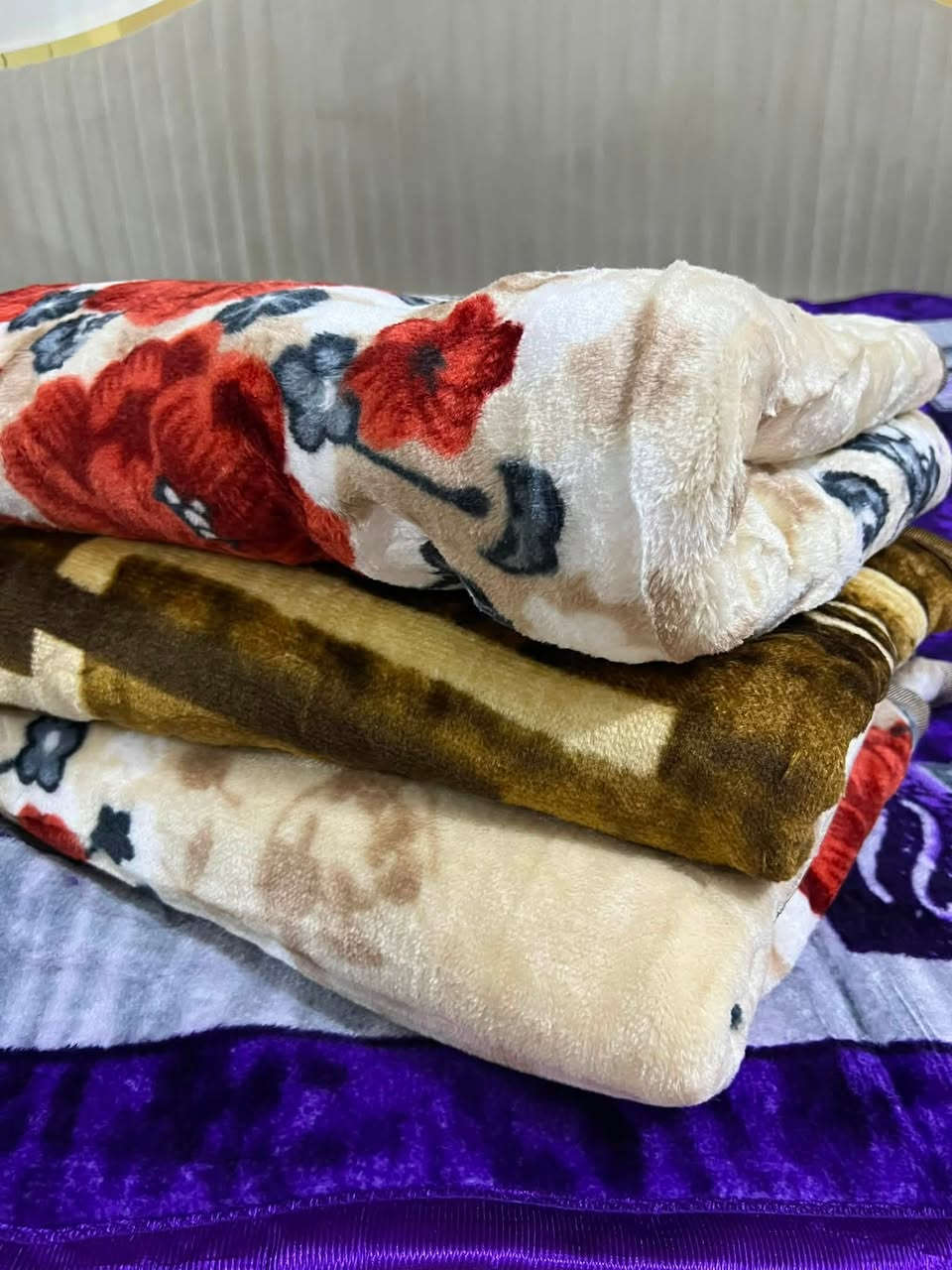 حتلو ماتشتري بس علق سلام عليكم عندي بطانيات صيفيه جديد نفرين وزن 2 كيلو اريد ابيعهن شلعه وحده حتلو نصهن عادي  جبت كميه هواي وبقن عندي 20قطعه  قبل جان سعرها 10 هسه أبيعه بسعر الجمله 2 ب16 تواصل خاص واتساب ***********
