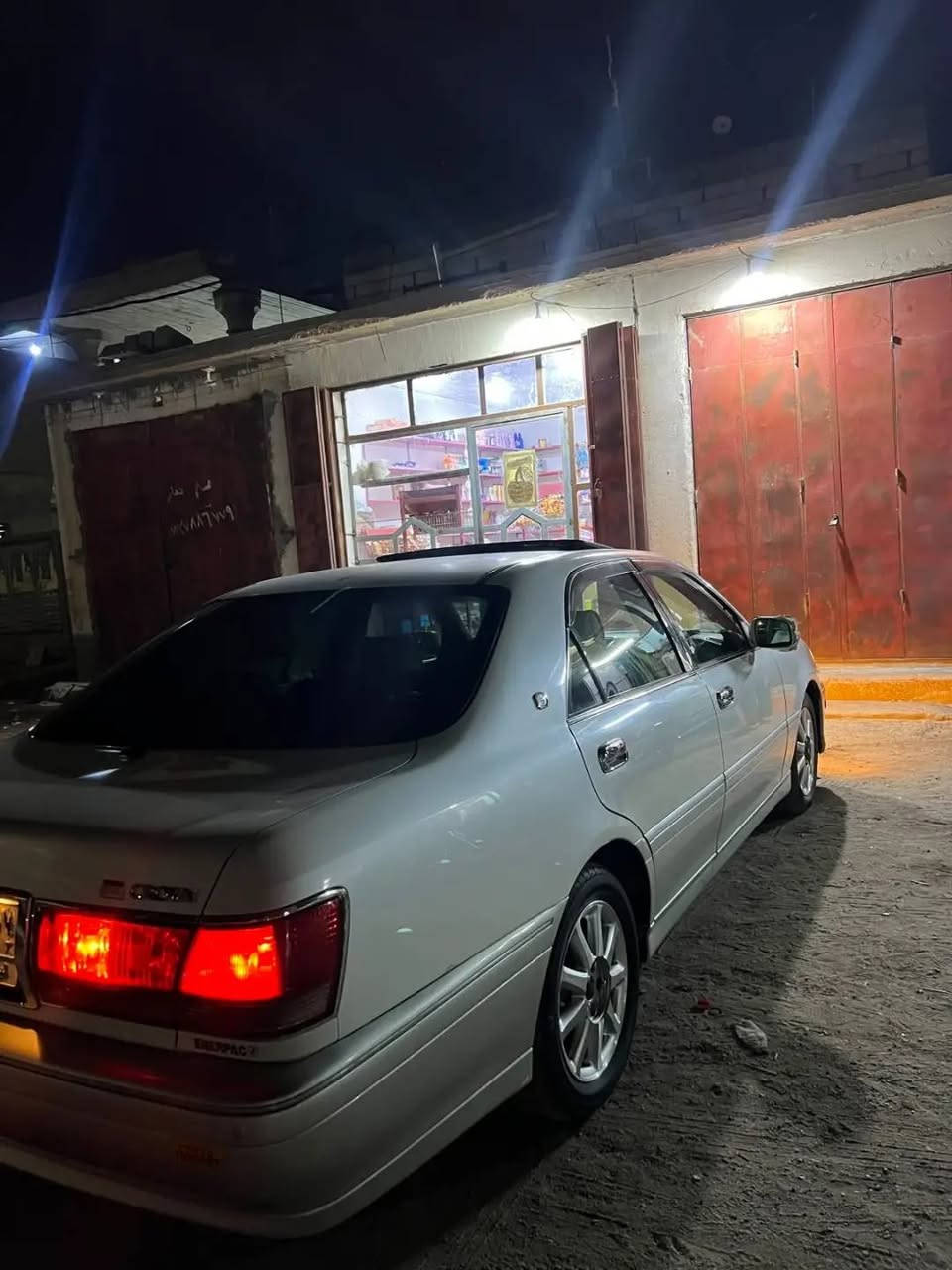تيوتا كراون • فتحه سقفيه • بصرة