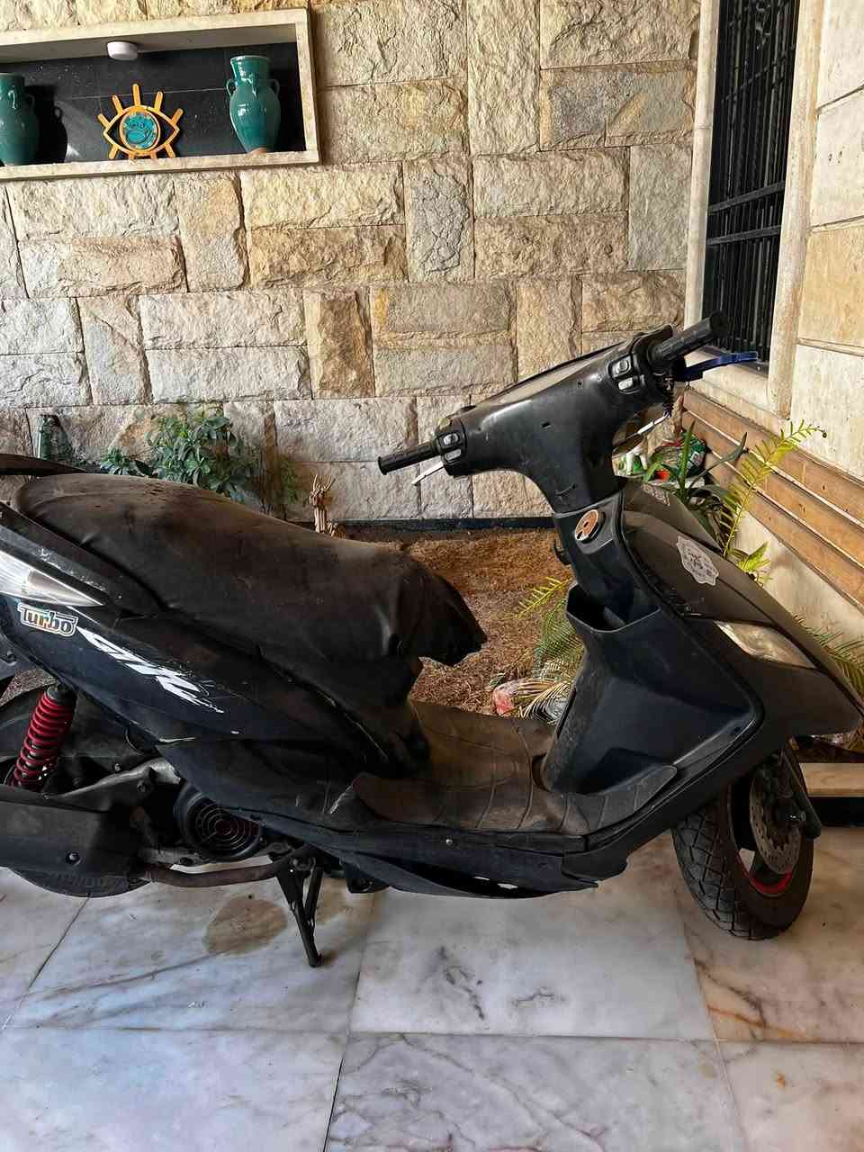 دراجه للبيع بحاله جيده مسعتجل عليها سعرها ٣٢٥ نقصها بس تاير خلفي ***********
