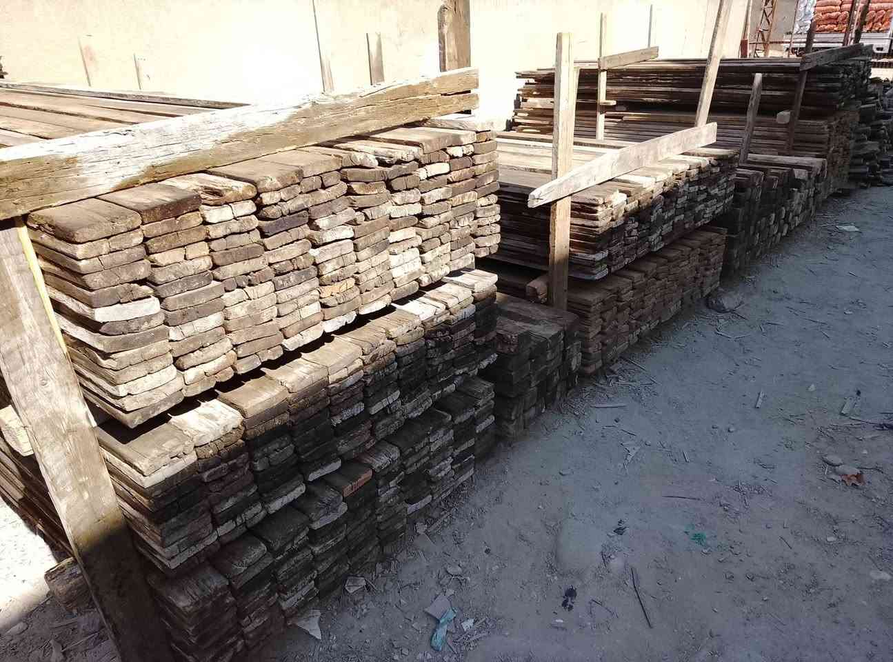 قالب خشب مستعمل روسي تارس 25نضيف للبيع العدد 11مكعب السعر 3مليون ونص جكات حاضن الاصلي للبيع الزوج 23قفل العنوان بابل هاتف ***********
