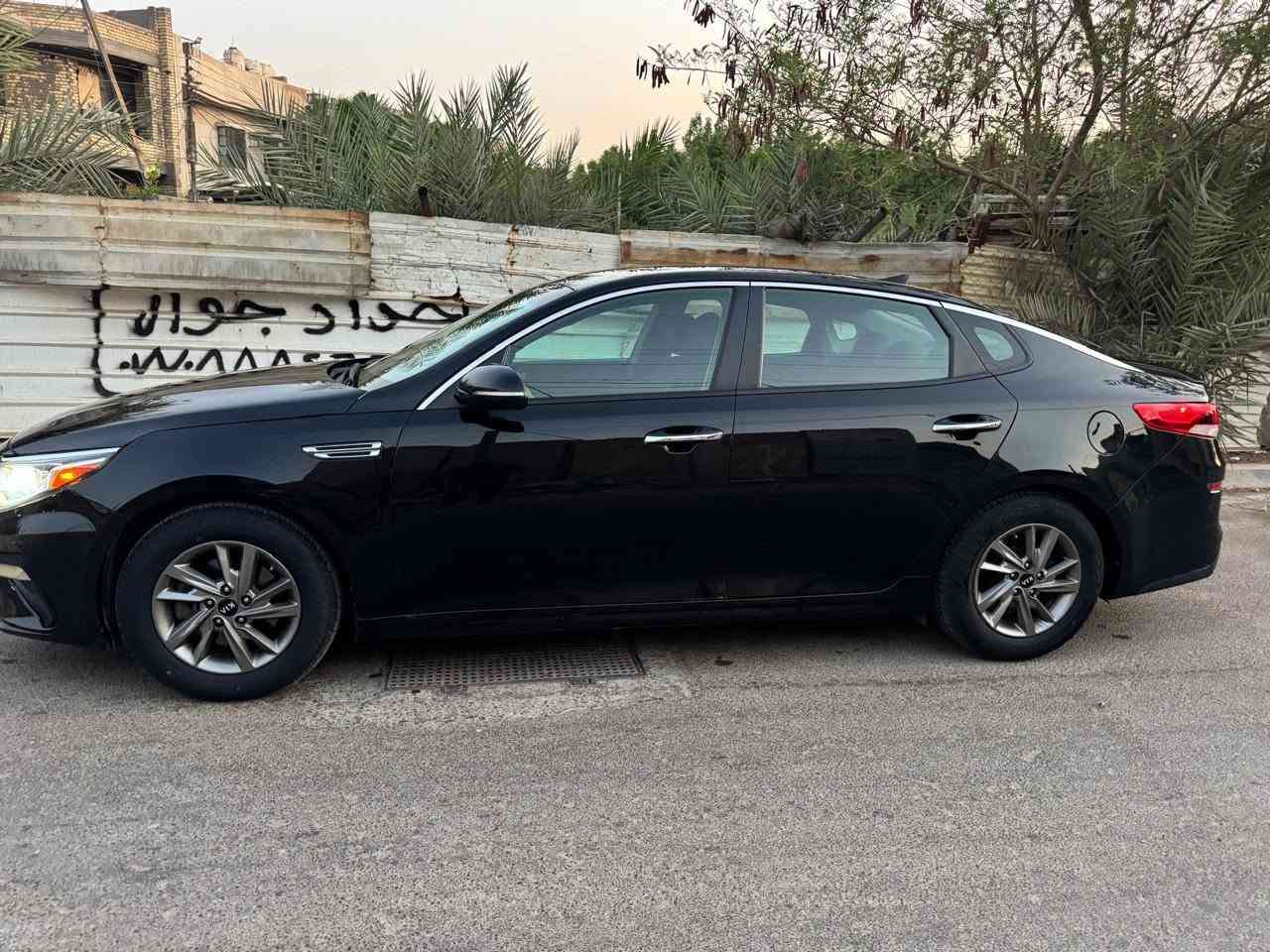سلام عليكم كيا اوبتما للبيع موديل ٢٠٢٠ رقم بغداد وارد امريكي تبديل بنيد فقط ولدعاميه بدون دواخل باقي سياره مكفوله سياره جاهزه تخم تاير حداديه جاهزه تبريد ثلج تحكم ستيرن جهتين رادار حساسات كامره خلفيه كير مكينه مامفتوحات مكان بغداد السيديه السعر ١٤٠ وبيه مجال ***********
