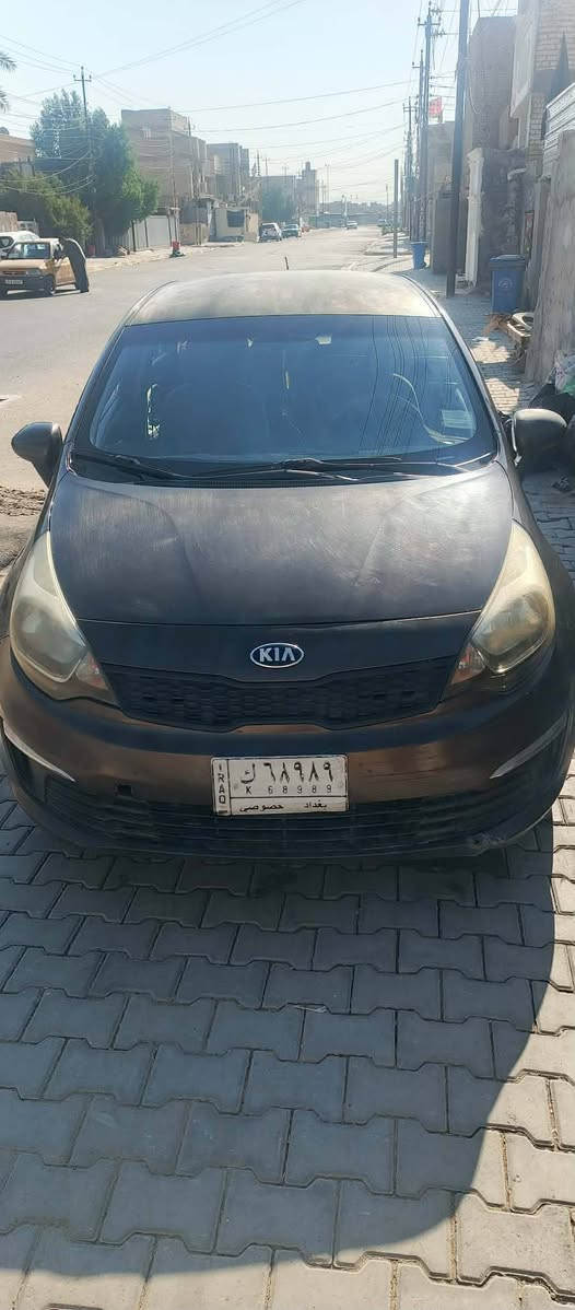 كيا ريو خليجي موديل 17 محرك 1600 دوش
السيارة حادثها جاملغ و باب الخلفي موضح بالصور بدون دواخل و الباقي مكفول گير و محرك مكفولات تدفئة و تبريد خير من الله و صدر امامي خلفي جديد تخم تاير جديد السيارة جاهزة بفضل الله
سعرها 85 ورقة وبيها مجال بسيط
 العنوان بغداد / حسينية الراشدية
تلفون ***********

