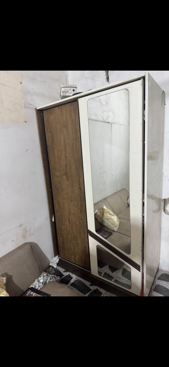 عندي هاي الغرفه للبيع وعندي بعد وياها چربايه تشبهه بس مفصخه وكنتور هم مثله بس مفصخ بيش ماتردونهه أخذوها للاستفسار الاتصال ع الرقم ***********

نص مكتوب في الصور:
- You 129 weeks ago