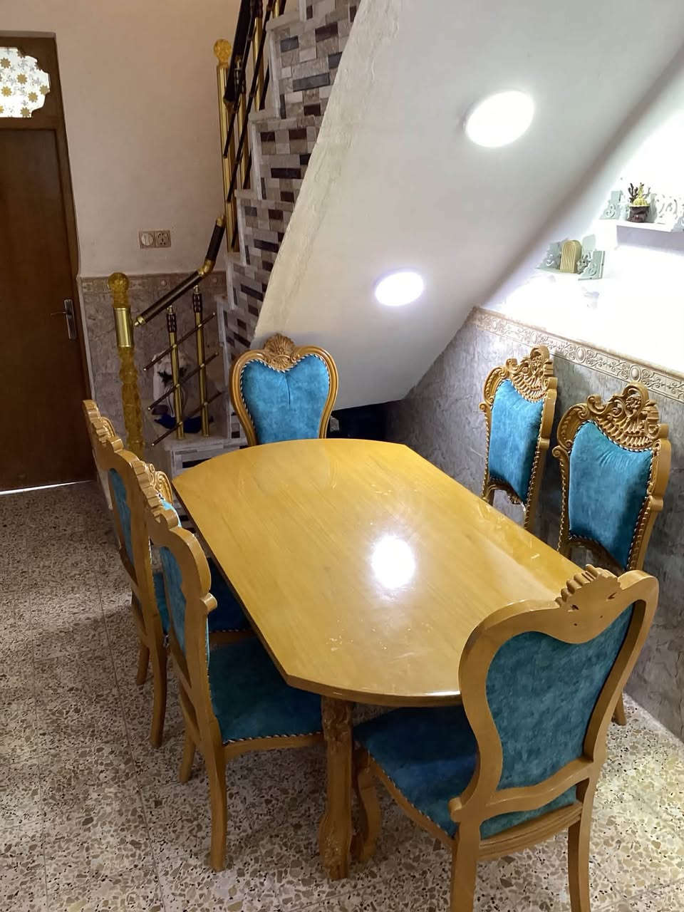 سلام عليكم
ميز طعام 
خشب عراقي زان 
شكل مصري 
صاج 
مكاني النجف الأشرف 
السعر 550 
للتواصل 
***********
