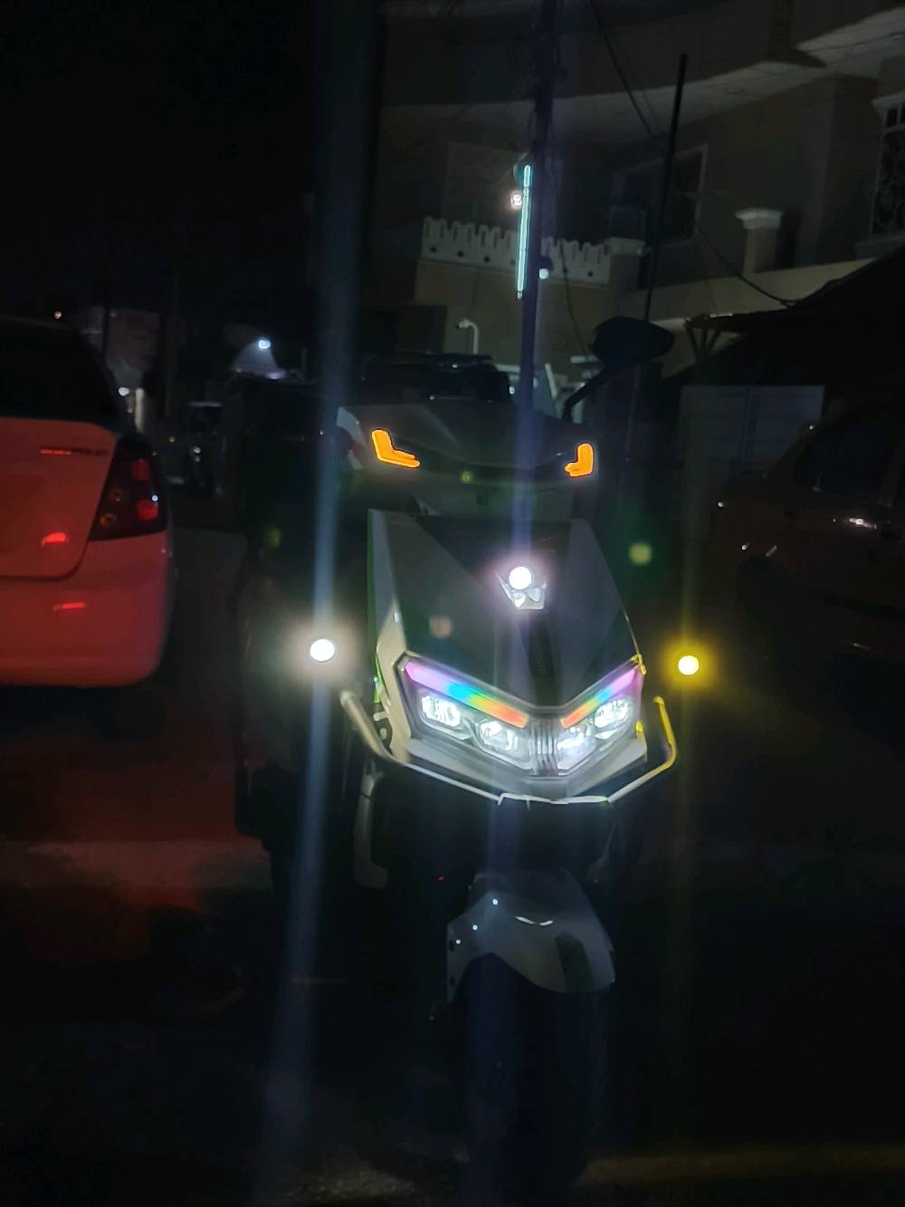 مستعمل قليل 
سبب البيع اخذت دراجه دلفري ونا محتاج هاي 
سعرها ب٤٥٠ الف دراجه نضيفه ومابيها نقص 
عنوانها دوره شارع ٦٠
***********
تگدر تحددلي شنو موديل الدراجة بالضبط وسنة الصنع؟ لأن بالصورة مبين عليها شعار KOREA-MR بس نحتاج الاسم/الموديل الكامل للإعلان.: 
2025
شلون وضع البطاريات والشحن؟ شكد تمشي تقريباً بعد الشحن الكامل، وهل البطاريات أصلية أو متبدلة؟: 
بطاريات اصليه غير مستبدل 
بيها أي عطل أو ملاحظة غير اللي ذكرتَه؟ مثل الفرامل، الإنارة، المسطرة، أو أي خربشة بالهيكل؟: 
سليمه 
وين بالضبط مكانك بدورة حتى الزبون يعرف يجربها ويشوفها؟ (اسم المنطقة/الشارع الأقرب): 
شارع ٦٠
السعر 450 ألف نهائي لو بيه مجال بسيط للمراجعة؟ وهل تقبل تبديل لو بس بيع نقدي؟: 
فقط بيع بلا استبدال 