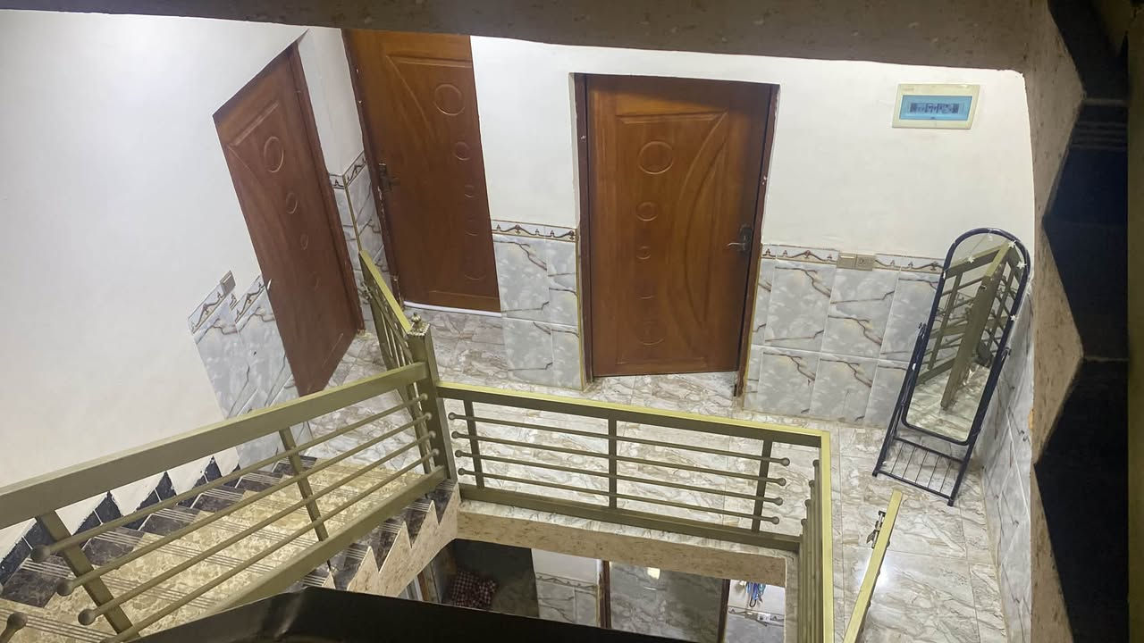 يوجد بيت للبيع اوامراوس 
المساحه اجبيريه الثالثه
مساحه 125 /واجه10/نزال 12اونص
رقم الهاتف ***********

