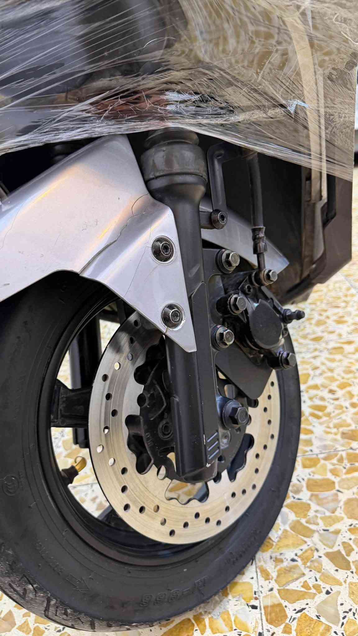 🚨 دراجة شحن للبيع بسعر 550 ألف وبيها مجال للشراي 🚨

السلام عليكم
⚡ دراجة شحن للبيع، كاملة ومكملة، 

🔹 السرعة: 60 كم/ساعة
🔹 6 بطاريات
🔹 سعة البطاريات: 32 أمبير
🔹 مساحة تخزين جيدة
🔹 ستاند جانبي وستاند كامل
🔹 بريكات أمامي وخلفي
🔹 دبل إشارة + إشارات يمين ويسار
🔹 لايت عالي وناصي
🔹 سماعة بلوتوث 🔊
🔹 شاحن تلفون 📱
الشاشة مالتها واكفه تصليحها 10 آلاف 

💰 السعر: 600 ألف دينار، وبيها مجال

📍 المكان: بغداد – الحرية – الدولعي

📞 للتواصل والاستفسار:
***********
