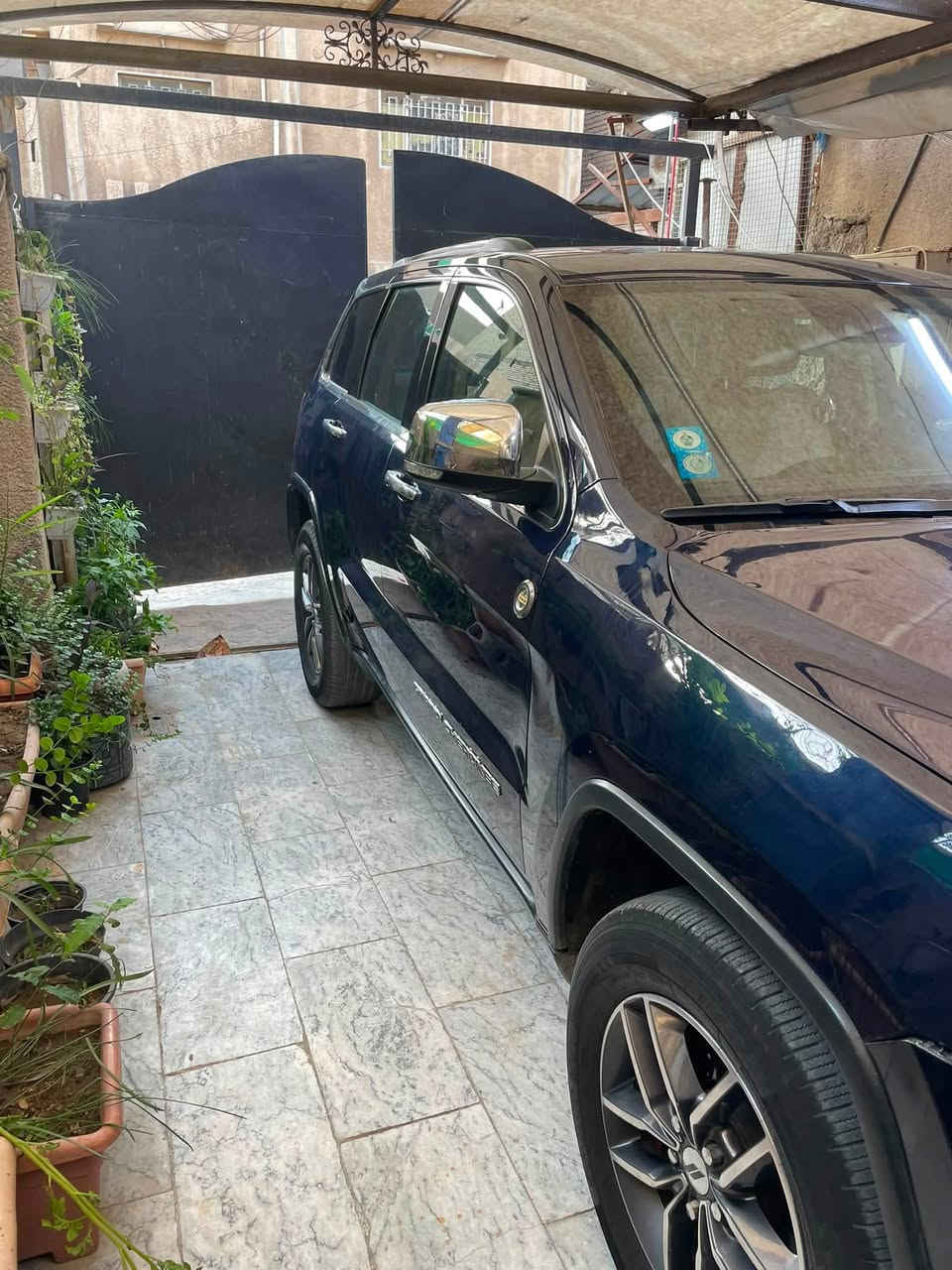 السلام عليكم للبيع جيب ٢٠١٧
فول1/1فول مواصفات السعر١٧٠ 
بغداد حي الإعلام
موبايل/***********

رقم بغداد باسمي 
ماشيه120 الف حاد جاملغ
سونار + صور الحادث بالمنشور
كير محرك مكفول 
مكينه 3600

فتحة بنراما

شاشه كبيره

كشنات جلد+تدفئه 

كشن كهرباء

ستيرن كهرباء

تشغيل عن بعد

صندوق كهرباء

حساس  امامي +خلفي + كامره دواره

رادار امامي جانبي + خلفي +توقف ذاتي

قطعتين تبريد

السياره تخم تاير جديد باتري جديد 

ادامه كامله للمحرك 

مكاني بغداد ، حي لاعلام
