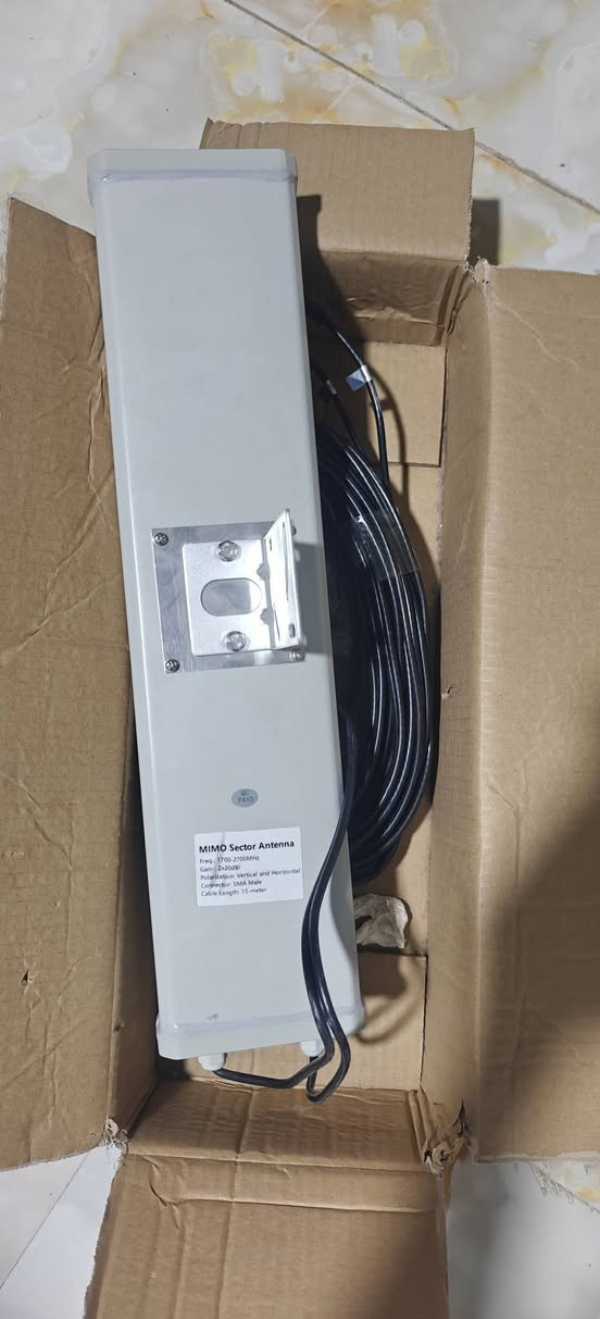 للبيع: انتينا ميمو قطاعية (MIMO Sector Antenna) لتقوية شبكة الإنترنت والاتصال 4G / 5G
الحل الأمثل لمشكلة ضعيف الإشارة والإنترنت البطيء في المنزل أو المزرعة! 🚀
المواصفات:
🔹 الماركة: QIFAN الأصيلة.
🔹 قوة التكبير: 2 \times 20\text{ dBi} (تقوية ممتازة وثبات عالي للسرعة).
🔹 الترددات: تدعم من 1700 حتى 2700 MHz (تغطي جميع شبكات الاتصال 4G و 3G).
🔹 الكيبل: طول 15 متر مع منافذ SMA Male جاهزة للتوصيل بالراوتر مباشرة.
🔹 الحالة: ممتازة ومع كرتونتها وملحقات التثبيت بالكامل.
📍 المكان: [صلاح الدين/تكريت]
💰 السعر: [خاص]
📞 للتواصل: [***********]
