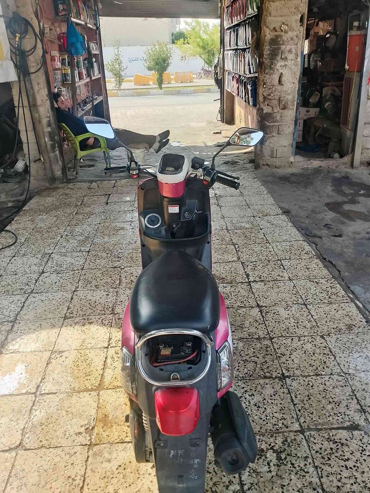 دراجه نظيفه مكينه ما مفتوحه كهربائيات كلها شغاله كفرات الاصلي ختم واحد طائرات جديده جيلاتين السعر 850 وبيها مجال
مكان ناصريه مركز قرب جامعه العين ***********
