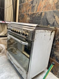 طباخ فريش • متروك سنتين • يحتاج غسيل