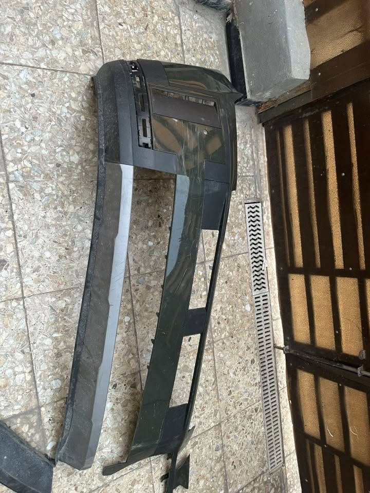 سلام عليكم غراض للبيع  مال سنتافية 2025 غراض نص دعامية جهة يمنة مع شباك جوة وليت مكسور بس يشتغل مكان بغداد ***********
