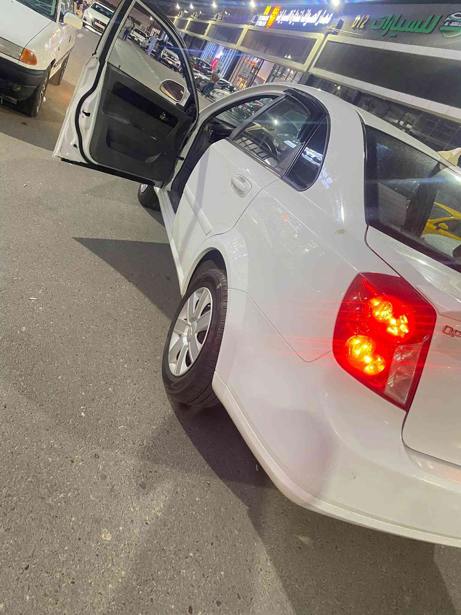 شوفليت اوبترا للبيع
الضرر: داير خلفي وداير امامي صبغ سيارة حلوة ونظيفة 
المحرك: شرط👍 حيل نظيف كير شرط 
تبريد ثلج ❄️ تدفئة شغالة 
طخم جديد 🆕 هزة جديدة
رقم جديد. للاستفسار اكثر الاتصال على الرقم ***********.

نص مكتوب في الصور:
- السبت