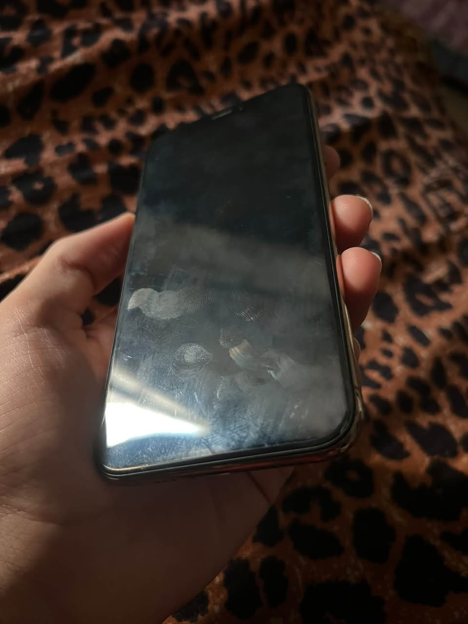 ايفون X 
ذاكره 64 
البطاريه 76
فيس ايدي يشتغل
الجهاز ما مفتوح بس ظهره مفطر 
السعر 155 وبي مجال 
مكان الجهاز الرمادي الورار 
***********
