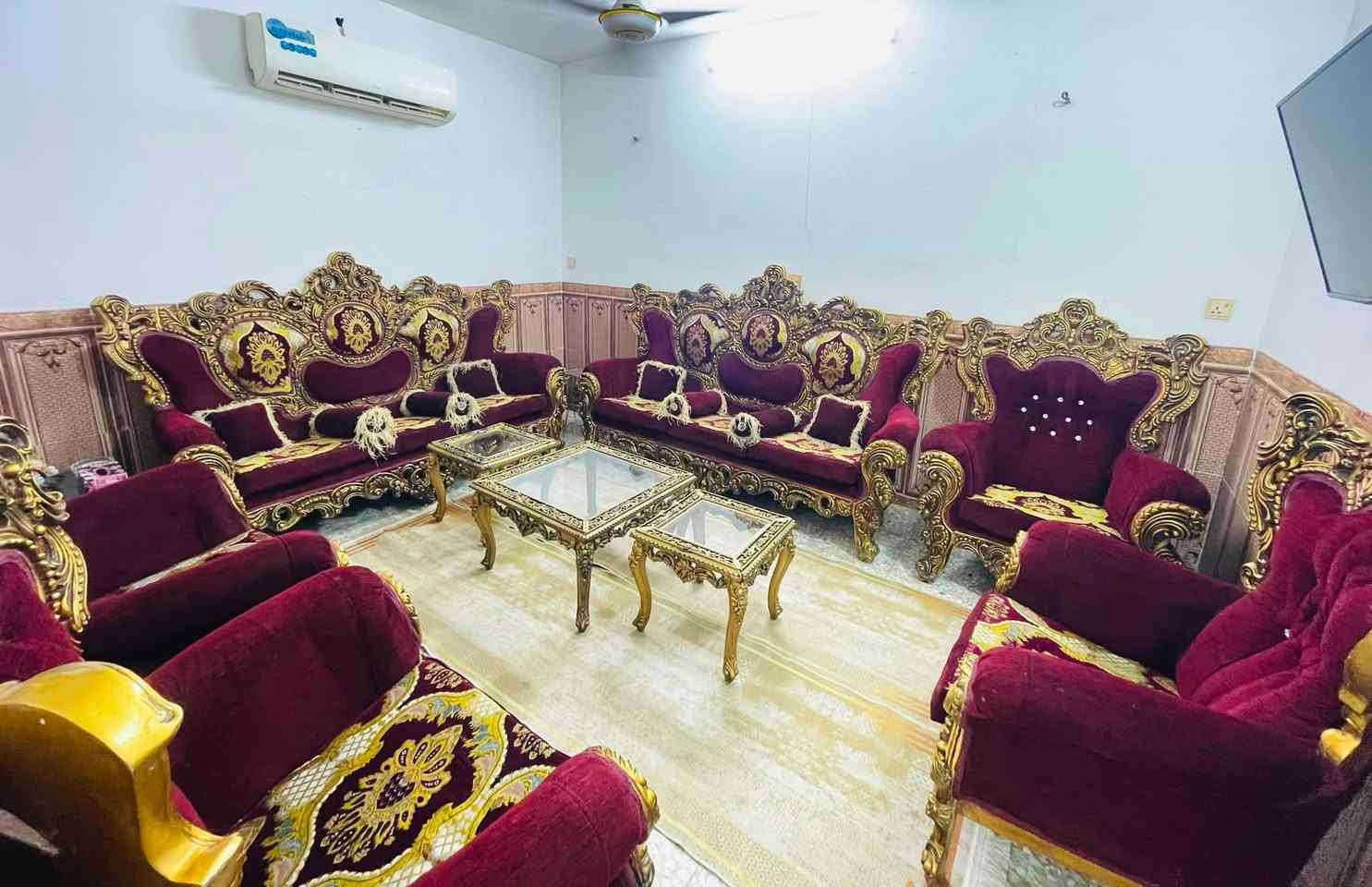 تخم ملكي ثكيل نضيف جدآ ١٠ مقاعد  تكمه ما بيه اي ضرر وياه طبلات هديه السعر ٤٠٠ وبيه مجال العنوان البلديات الرقم ***********
