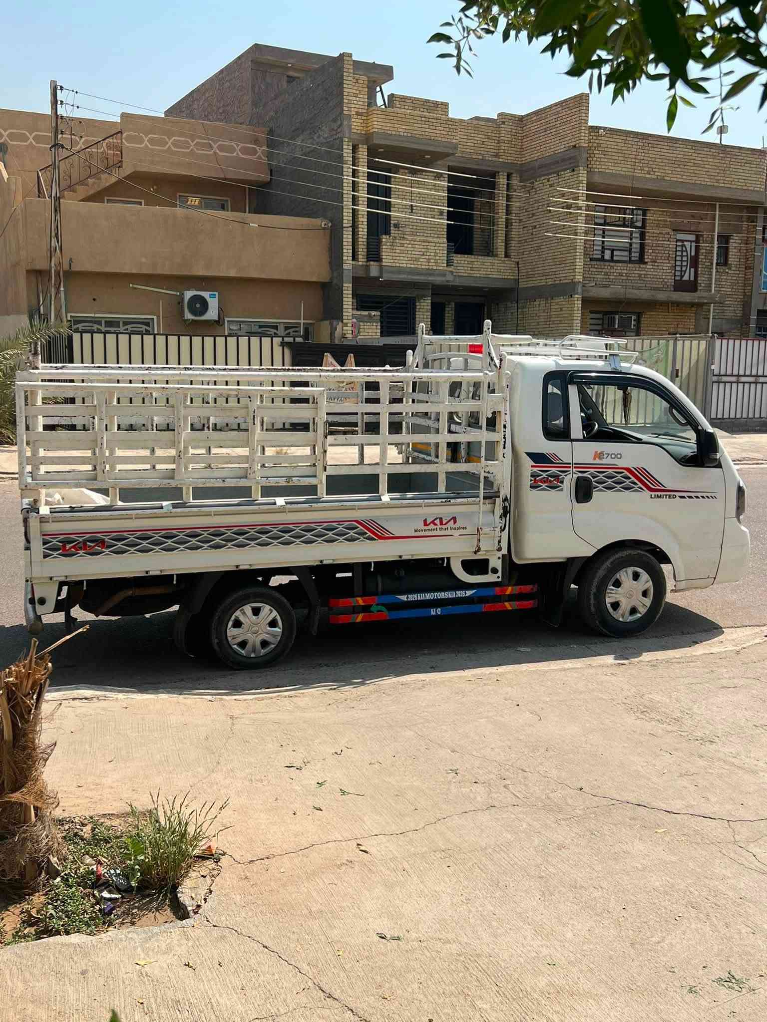 السلام عليكم كيا مديل 22 دخول 23 ام علامه KN للبيع بيها شبر بل ربع صبغ ضربه خفيفه وبيها شويه بارد بل باب الي بل دوسه سياره نضيفه خير من الله ماشيه 107 الف رقم بغداد انكليزي مكاني بغداد بأسمي 
السعر 132 وبيها مجال للطيبين 

 
ملاحضه المحجر مو وياها 

***********
