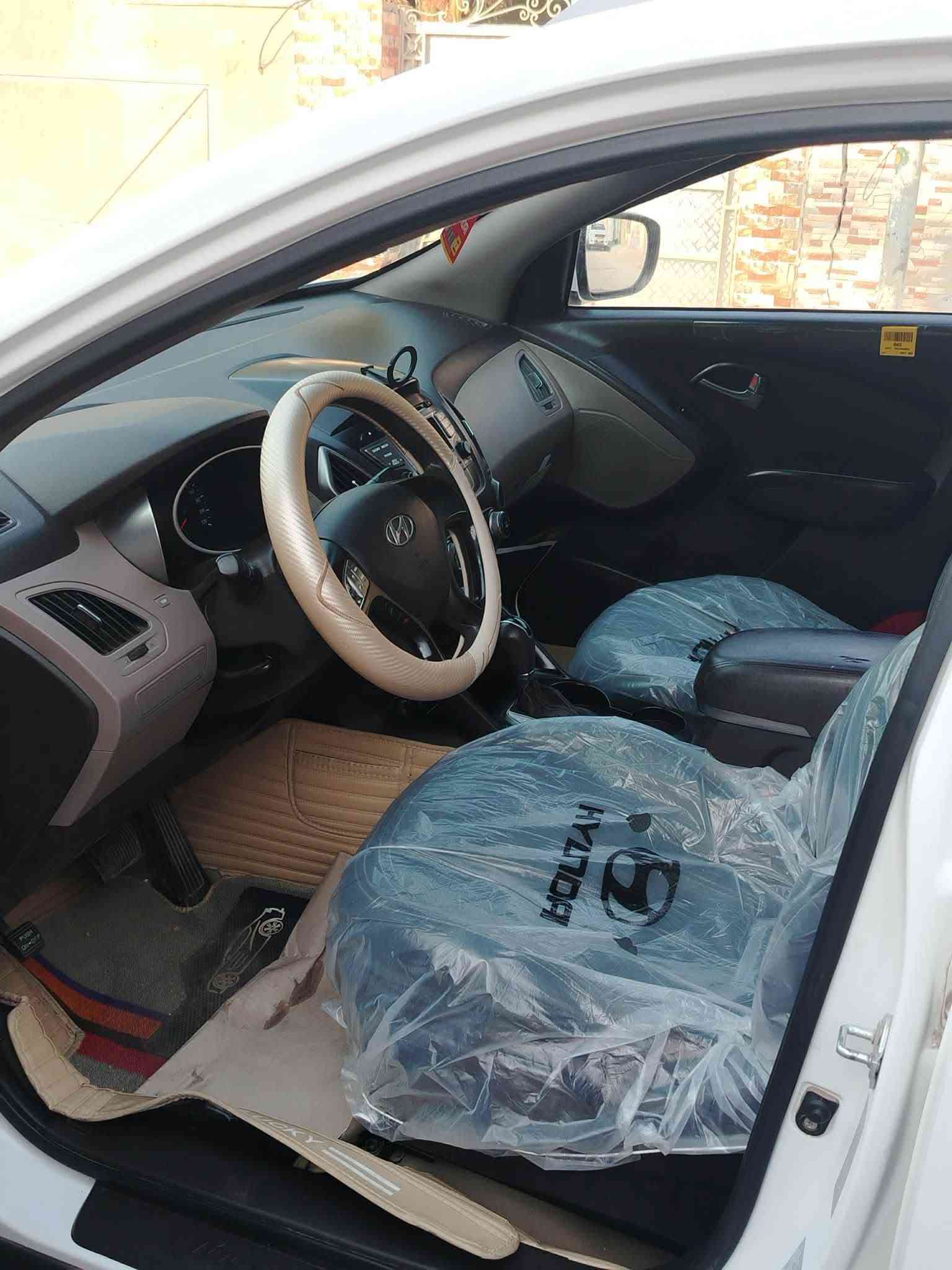 السلام عليكم توسان 2016 خليجي رقم بغداد باسمي مكفولة كفاله عامه حتى البلاستك عدا بارد بالباب وبارد زغير بالصندوك مكينه كير جدد ما مفتوح برغي بيهن صدر إمامي وخلفي جديد تخم تاير جديد تبريد ثلج مواصفات بانوراما تبريد قطعتين تحكم ستيرن كامرا خلفيه العنوان بغداد مدينه الصدر رقم *********** السعر 143$ وبيها مجال بسيط
