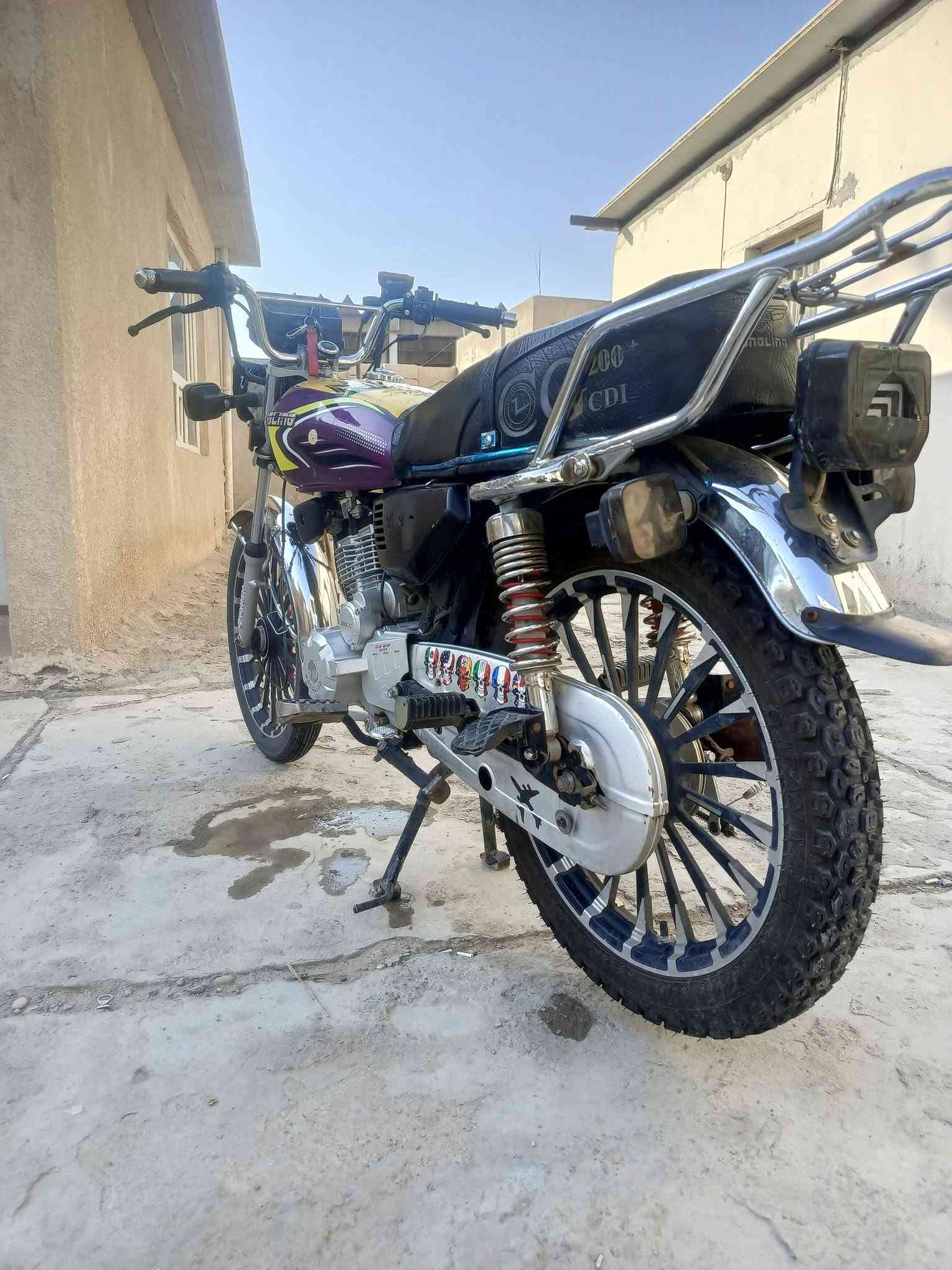 سيفان للبيع
محرك ـ 200cc

موديل ـ 2025
لون بنفسجي 💜 مميز
صالنصه كاتم 

محرك ما مفتوح 

كهربائيات كلها شغاله نگره سلف

عنوان ـ ديالى كنعان 

الهاتف ـ ***********

اوراق مالتها موجوده ورقه كارتونيه

السعر ـ 650 قفل قفل
