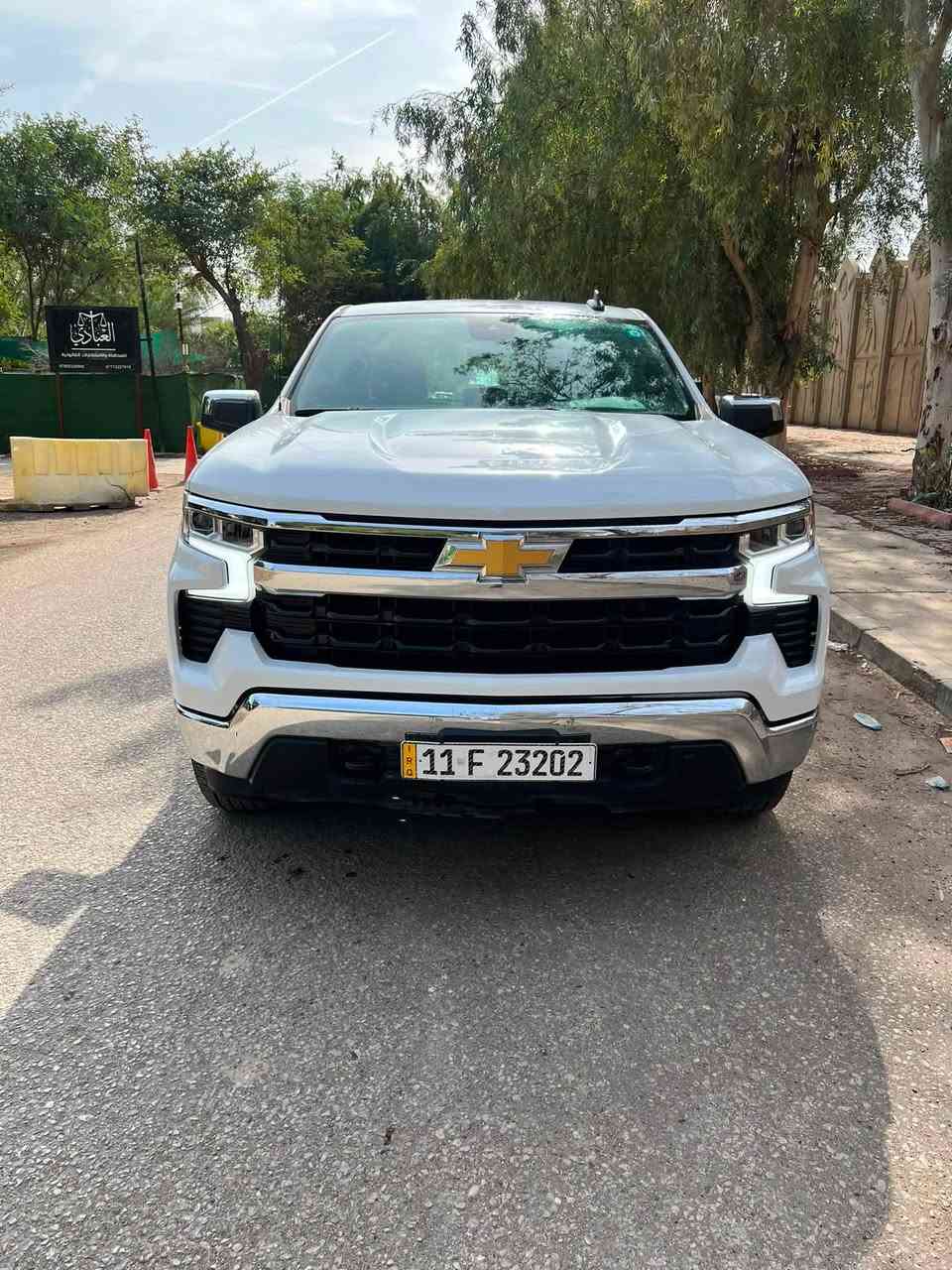 سلام عليكم ((مرقم بغداد كامل))
السعر 285 ورقة وبيها مجال
شفروليه سلفرادو موديل ٢٠٢٣ للبيع 
دفع رباعي دفع خلفي 
((محرك ٥٣٠٠ ثمانية سلندر))
عدادات شاشة وشاشة وسطية كبيرة
ماشية ٢٤ ميل
حادثها خلفي مبدل بدي كامل نفس اللون بدون صبغ بدون ايرباك
مكان السيارة بغداد الحارثية
السعر 285 وبيه مجال 
للاستفسار 
***********
