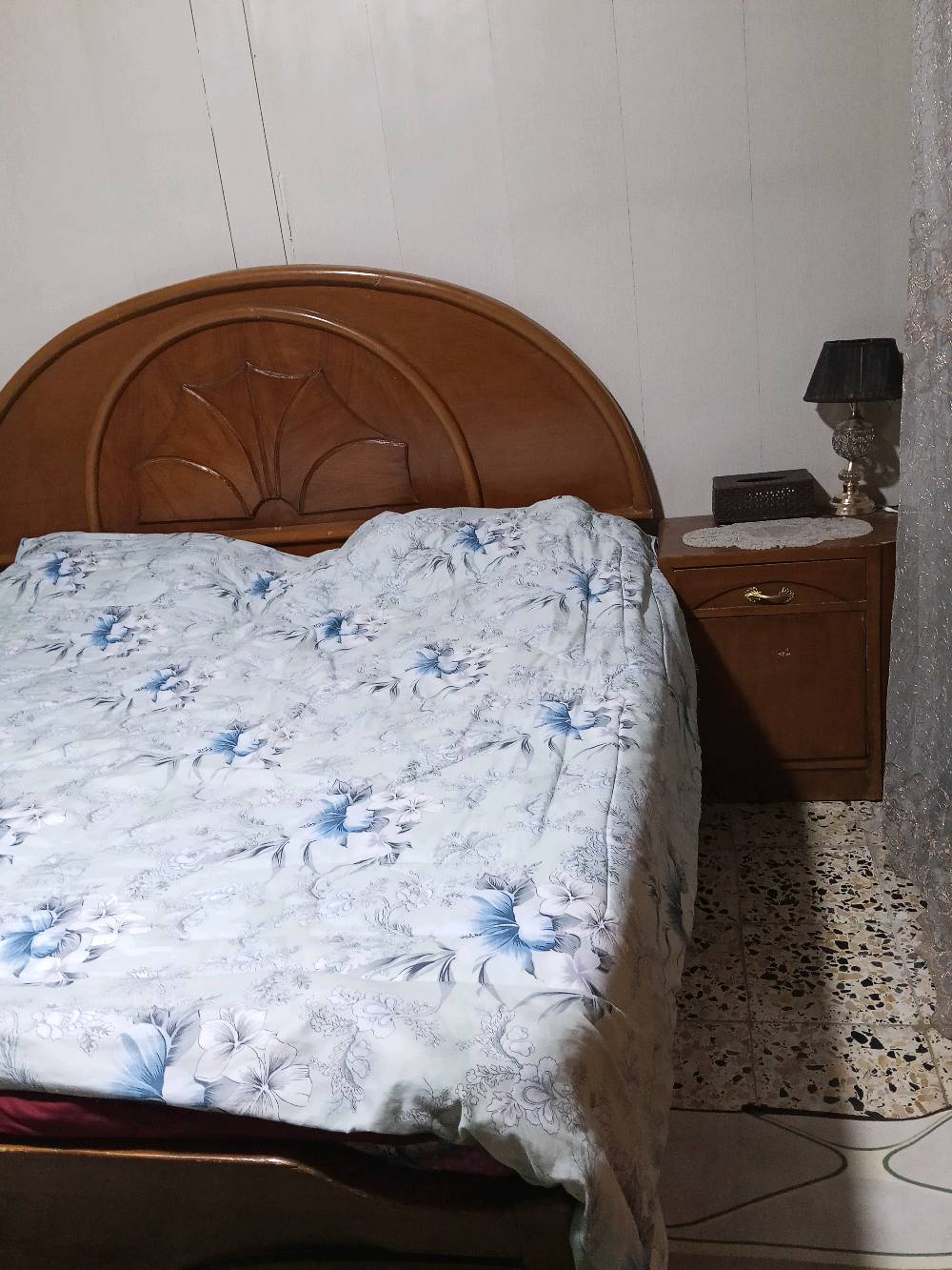 نجارة عراقية • مستعملة • نظيفة ٧٠٪
