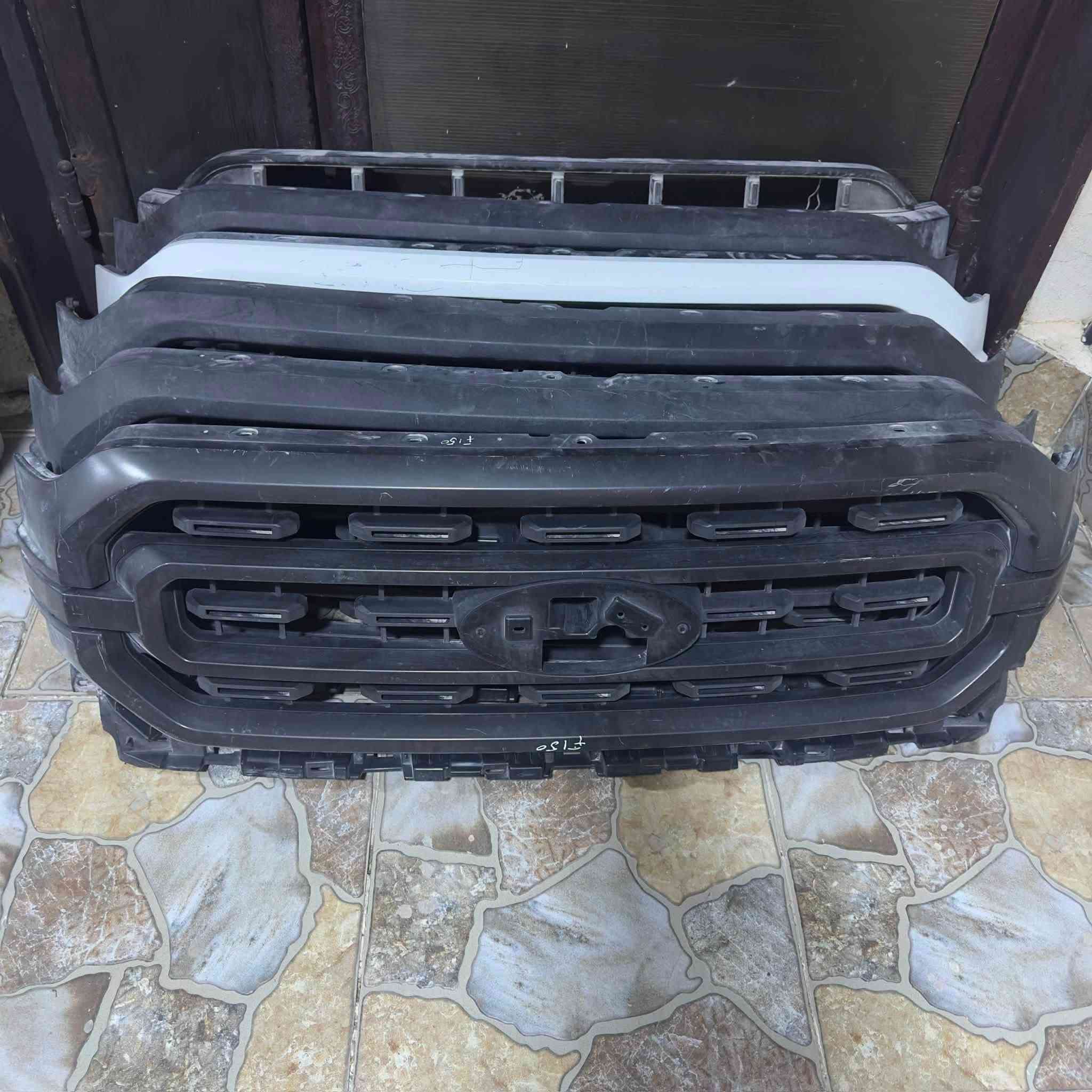 سلام عليكم 
توفر شباك فورد f150 اصلي تفصيخ من 21-23
***********
