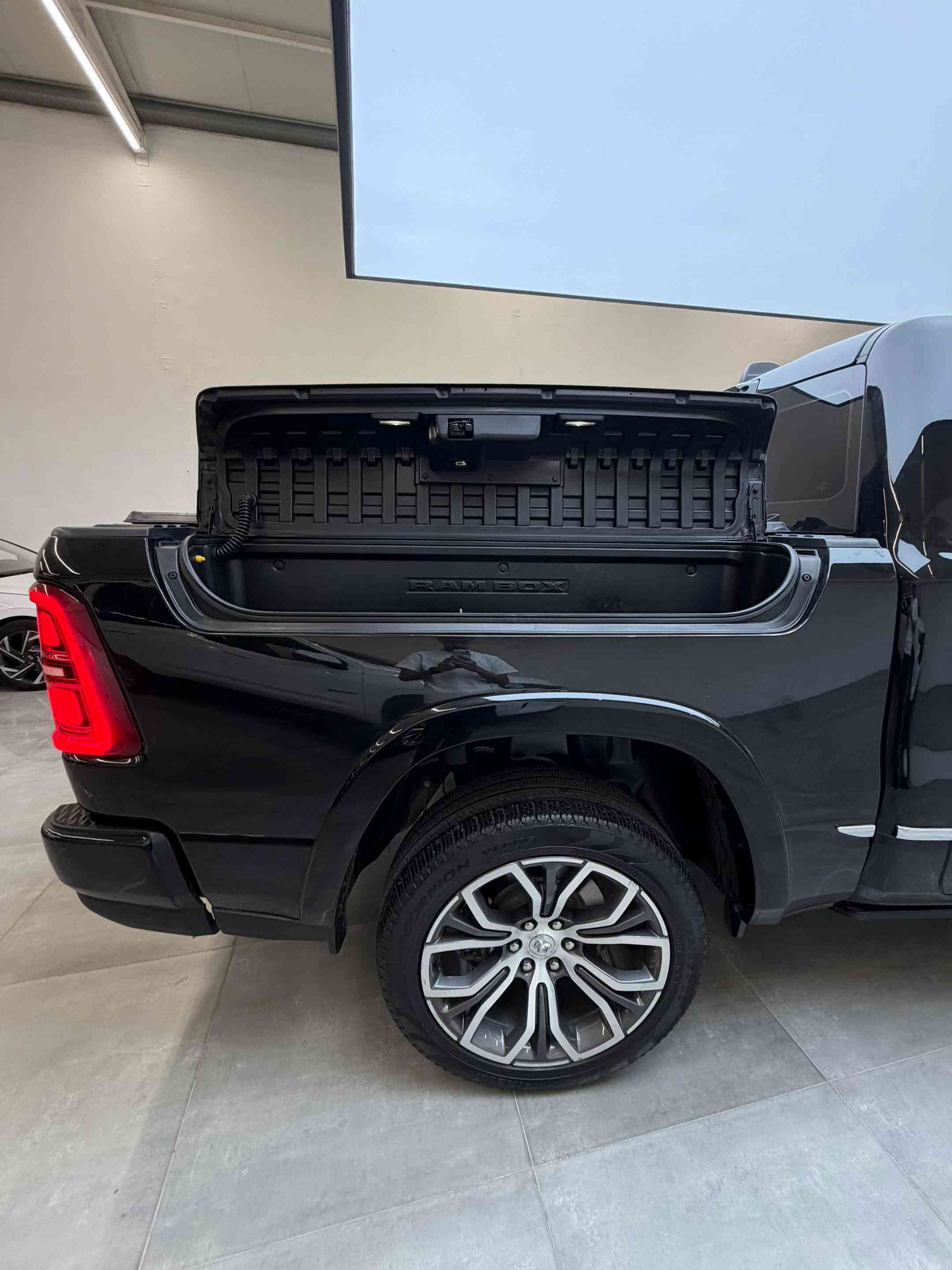#دوج_رام RAM   أعلى فئة فاخرة  #موديل 2025  فول فول  Tungsten تنجستين VIP ملكي 1/1 هيبة فخمة  المواصفات مايذكر هواية خليجي  ضمان هارلم 3 سنوات او 100 الف كيلو متر ( حقيقي شامل كلشي )  ( مغلف BBF + تضليل )  كفالة عامة كلين تاتيل من كل شي مابي اي ملاحضة شرط الفحص وضع شركة📦  عداد المسافة: 23 الف مايل  #المعرفة السعر يرجي كتب رقم ( 25 ) تعليق يتم الرد عليك مباشر  اتصل  *********** اتصل *********** لدينا نضام مراوس وشراء سيارات شمالية فقط  #مكان_اربيل خلف شركة ازدي شارع ١٠٠ متر #مصطفى_كارس 📍
