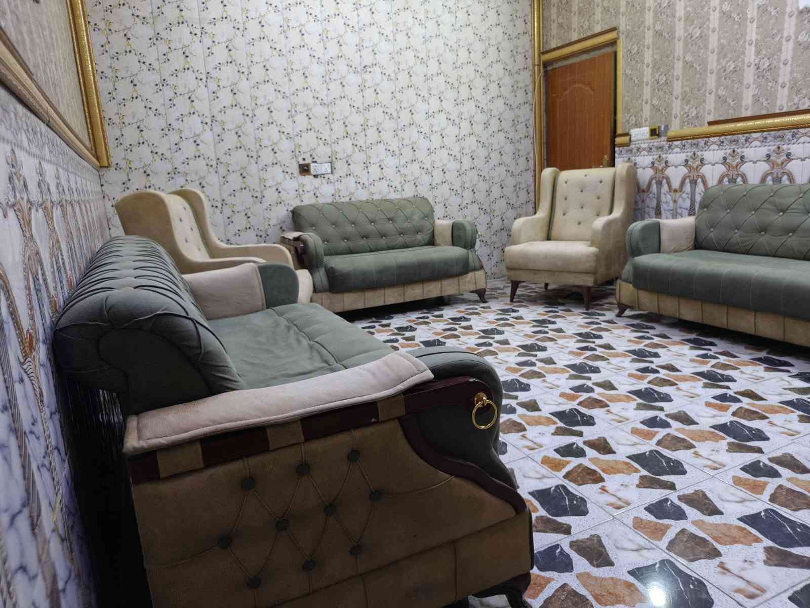 تخم 10 مقاعد نظيف
سعره وبي 280 مجال مكان البياع 
اكو توصيل ب واتساب 
***********
