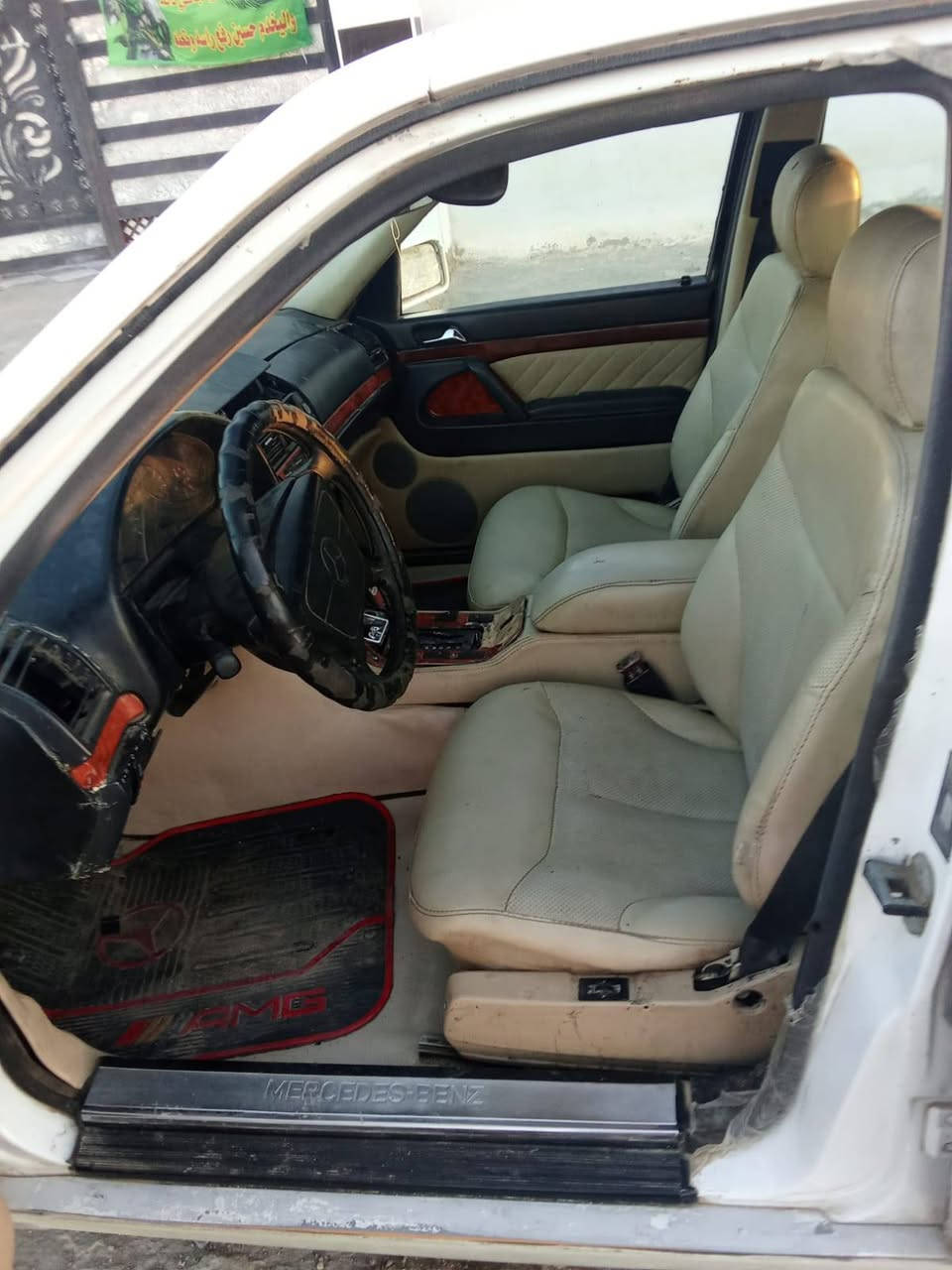 سلام عليكم سياره مارسدس شبح مديل ٩٢  السعر ٤٥...بي مجال رقم نكليزي سياره خير من الله.. الرقم ***********🥇
